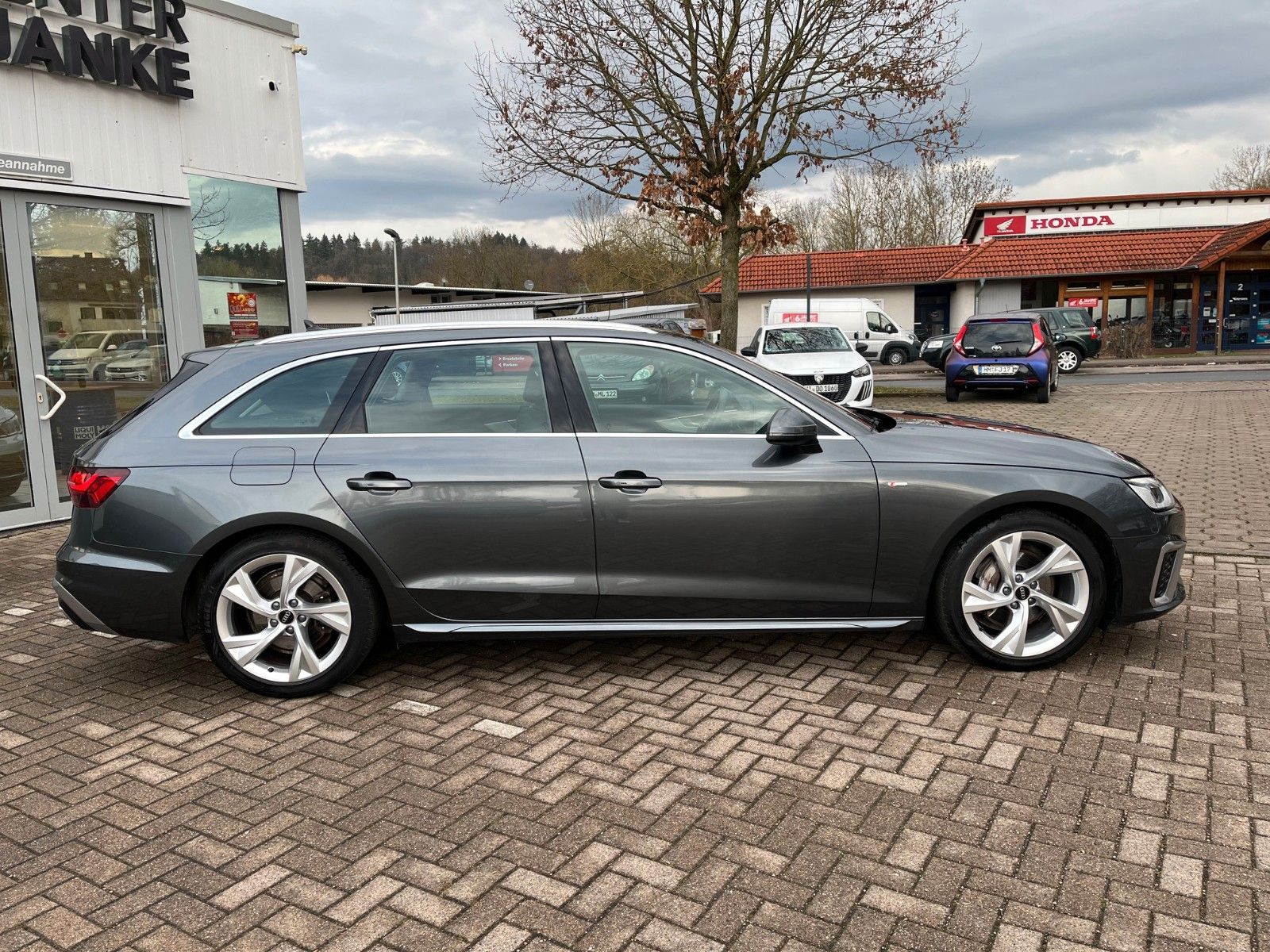 Fahrzeugabbildung Audi A4 Avant 40 TFSI S-Line Plus