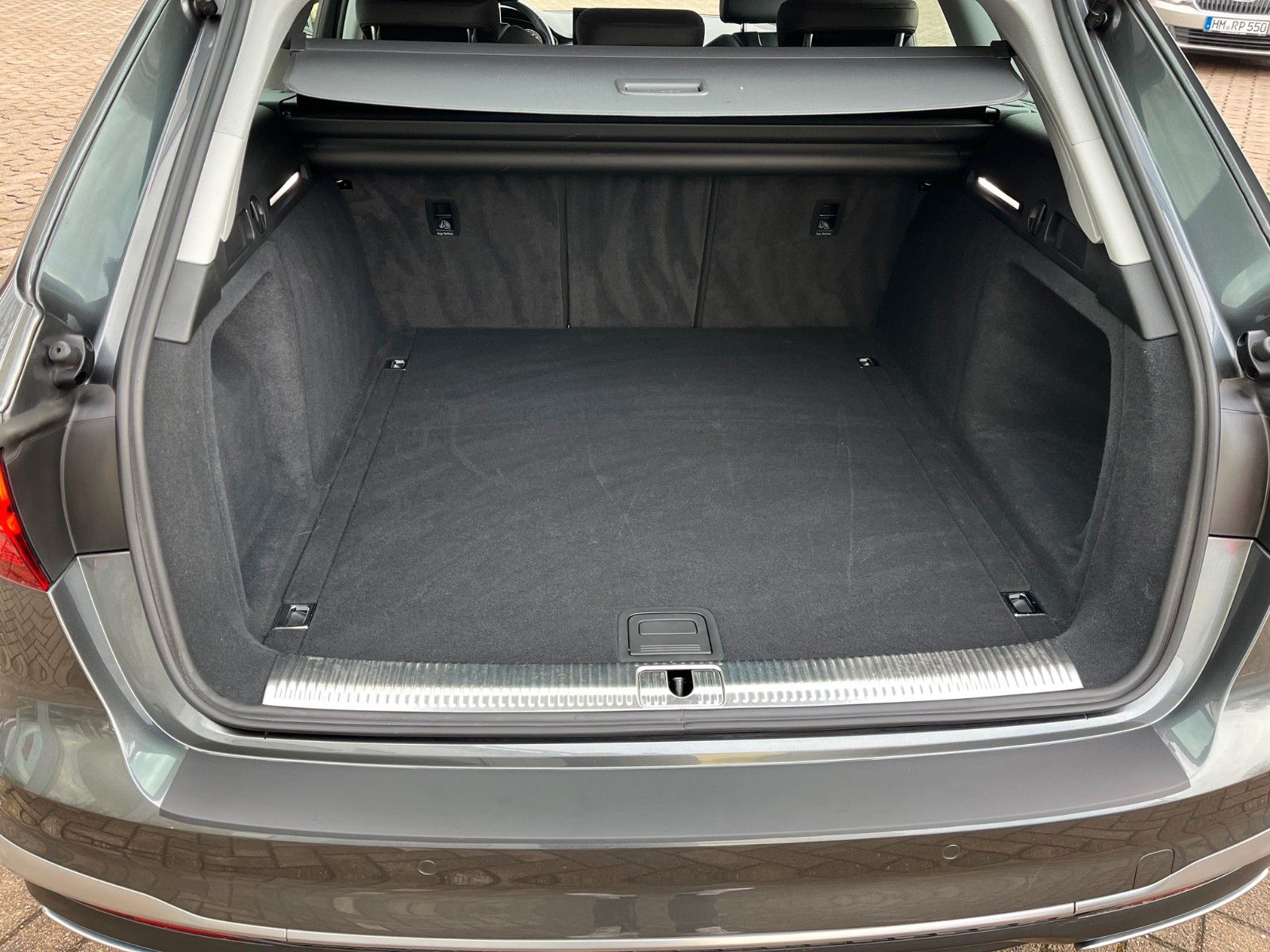 Fahrzeugabbildung Audi A4 Avant 40 TFSI S-Line Plus
