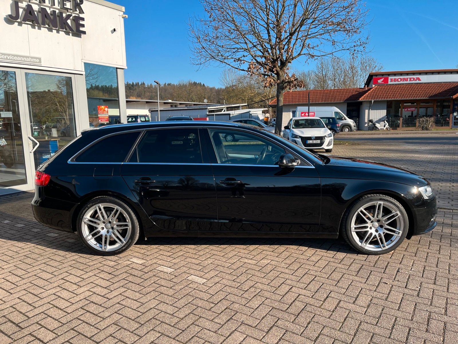 Fahrzeugabbildung Audi A4 Avant Ambition +NAVI/Sitzheiz/Xenon+