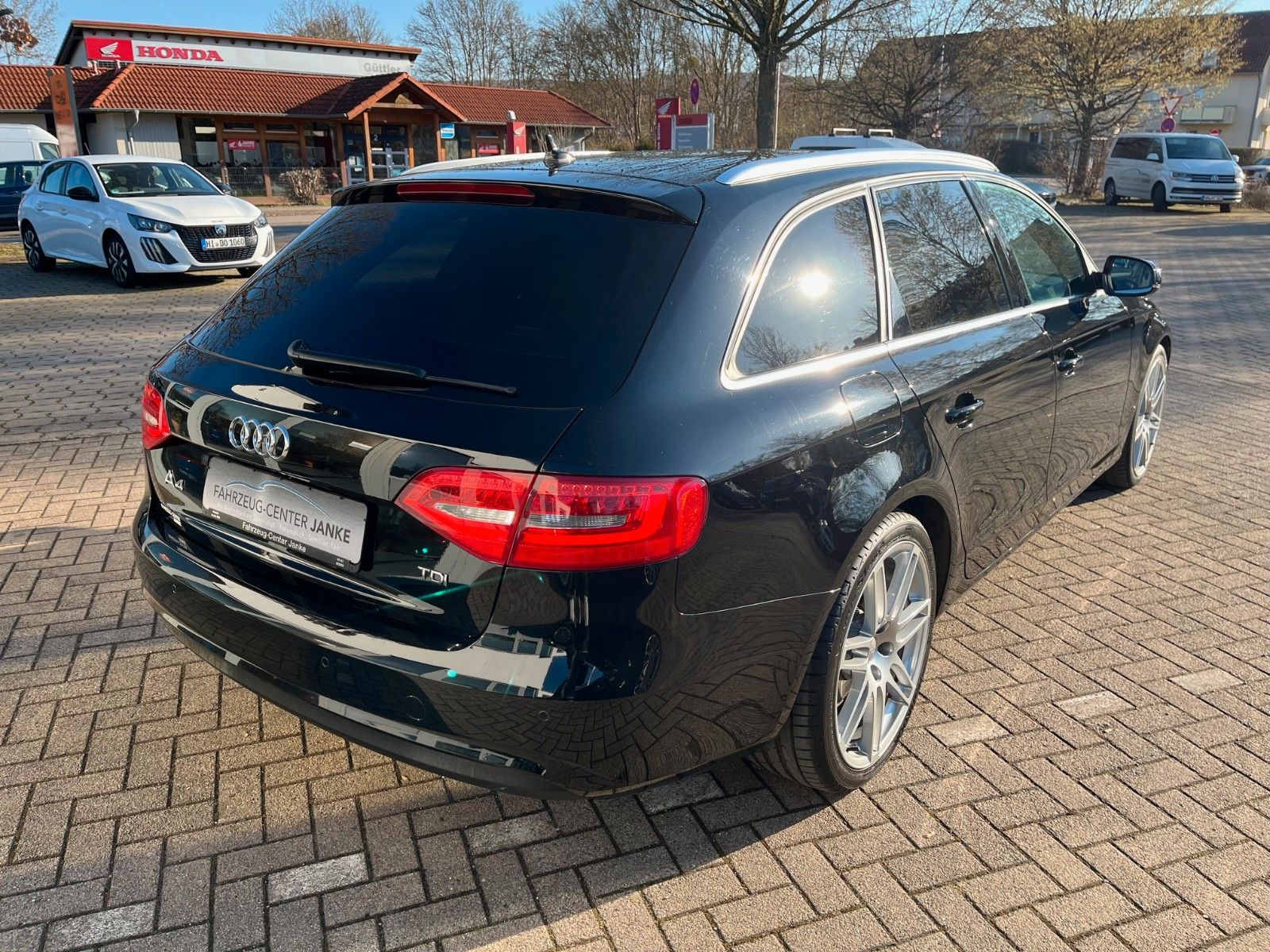 Fahrzeugabbildung Audi A4 Avant Ambition +NAVI/Sitzheiz/Xenon+