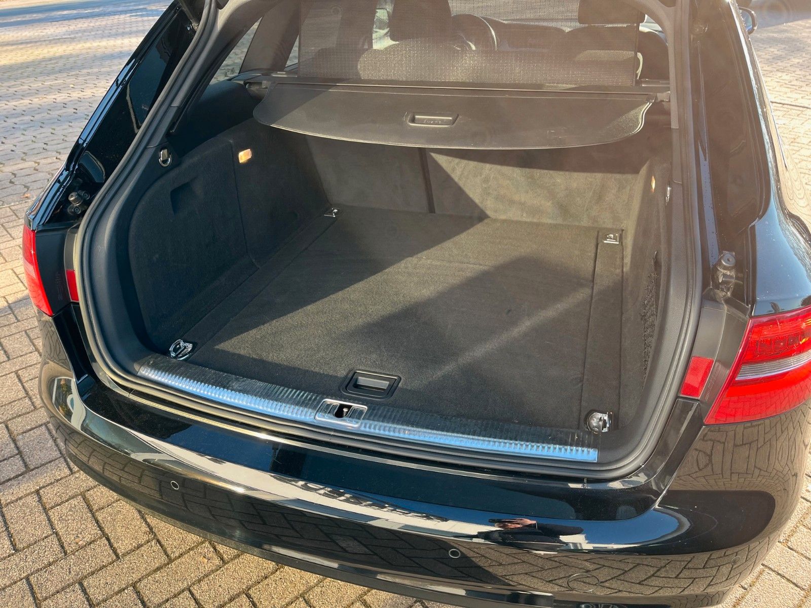 Fahrzeugabbildung Audi A4 Avant Ambition +NAVI/Sitzheiz/Xenon+