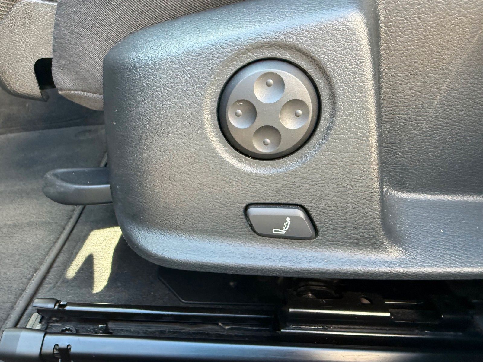 Fahrzeugabbildung Audi A4 Avant 40 TFSI advanced S Tronic