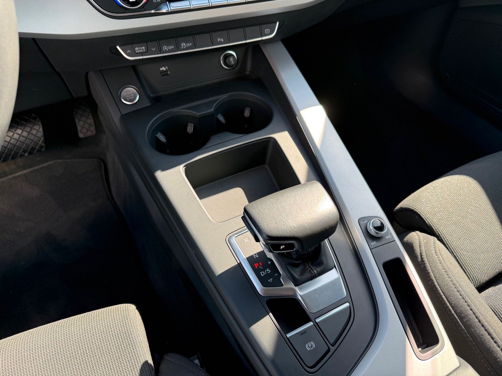 Fahrzeugabbildung Audi A4 Avant 40 TFSI advanced S Tronic