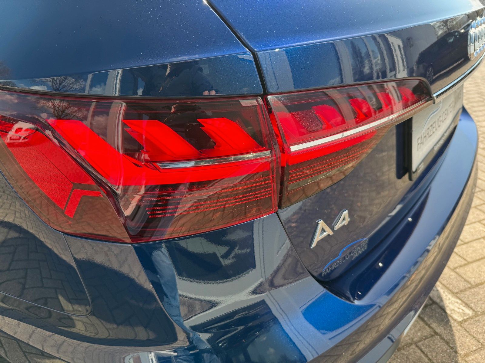 Fahrzeugabbildung Audi A4 Avant 40 TFSI advanced S Tronic