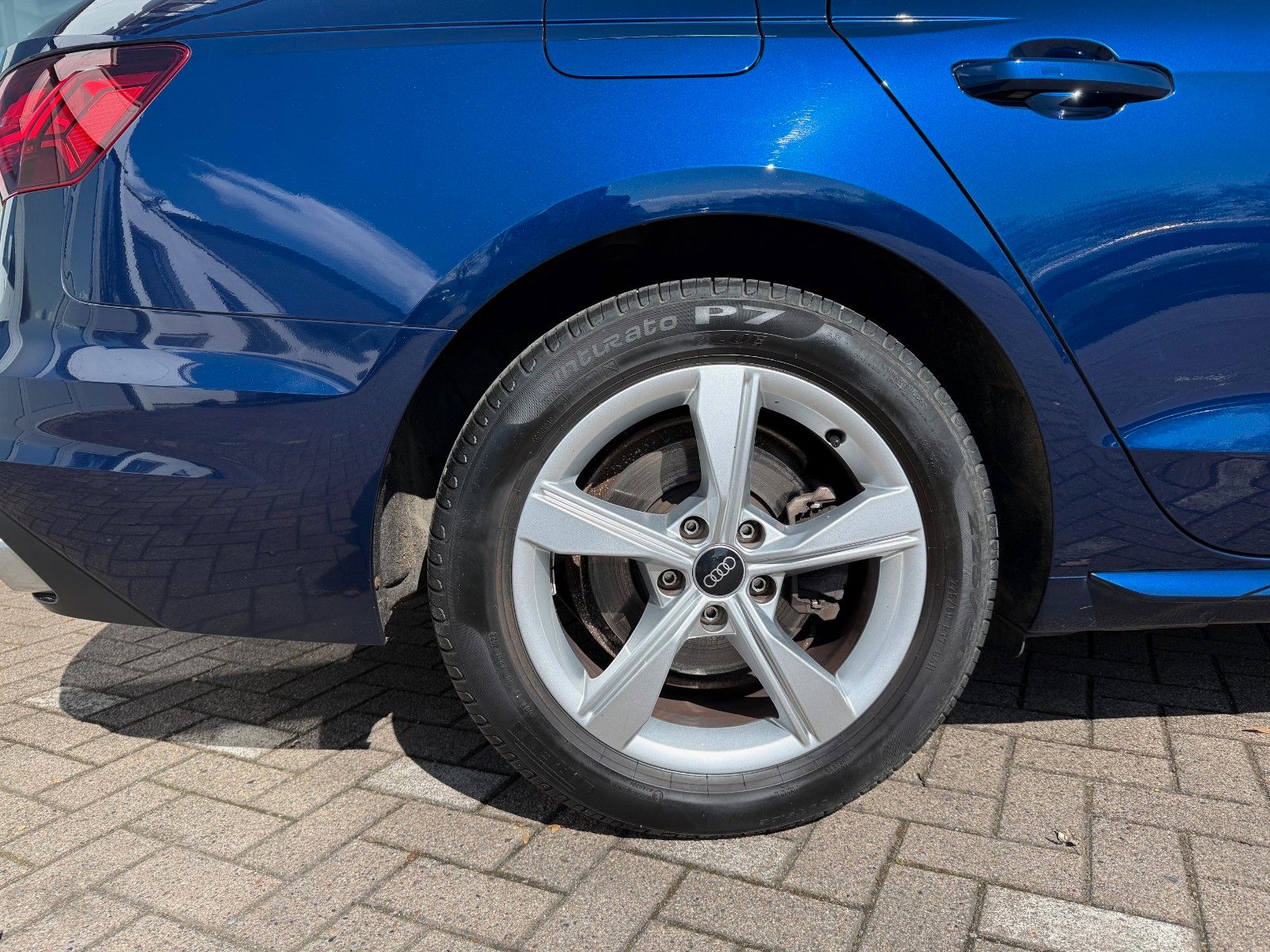 Fahrzeugabbildung Audi A4 Avant 40 TFSI advanced S Tronic