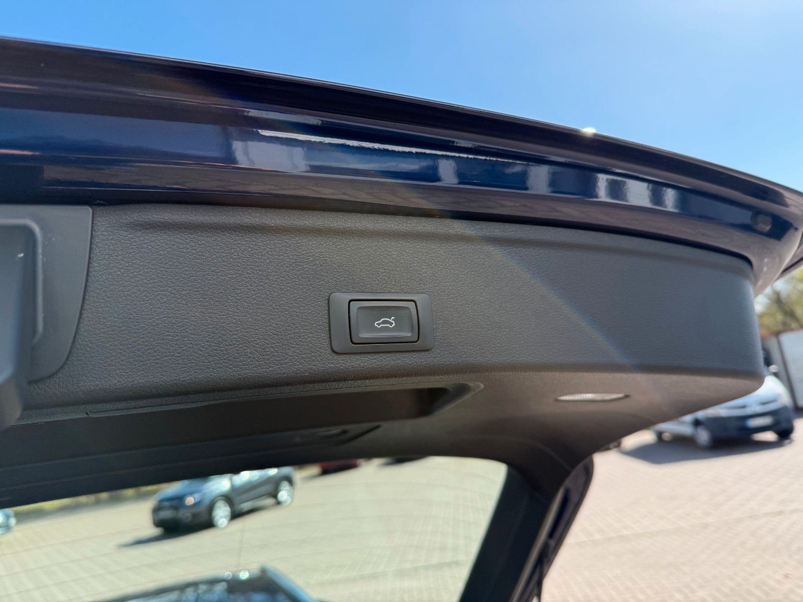 Fahrzeugabbildung Audi A4 Avant 40 TFSI advanced S Tronic