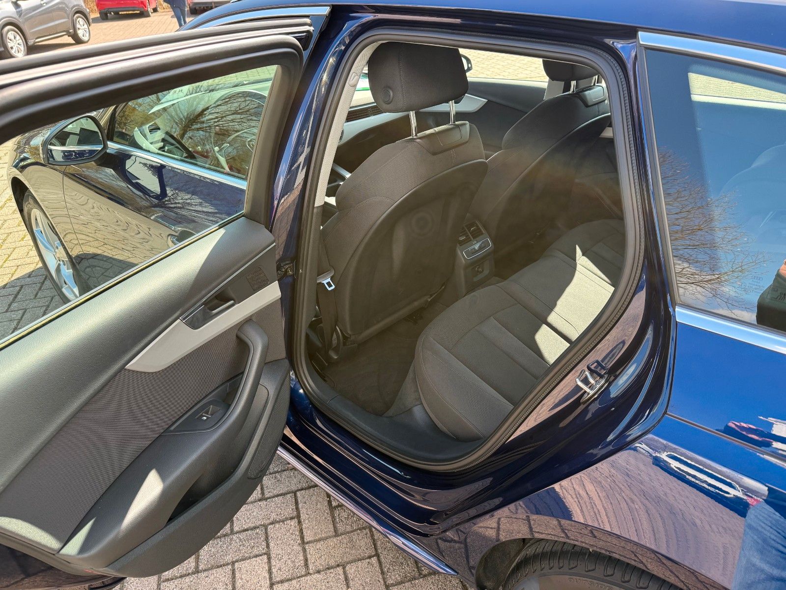 Fahrzeugabbildung Audi A4 Avant 40 TFSI advanced S Tronic