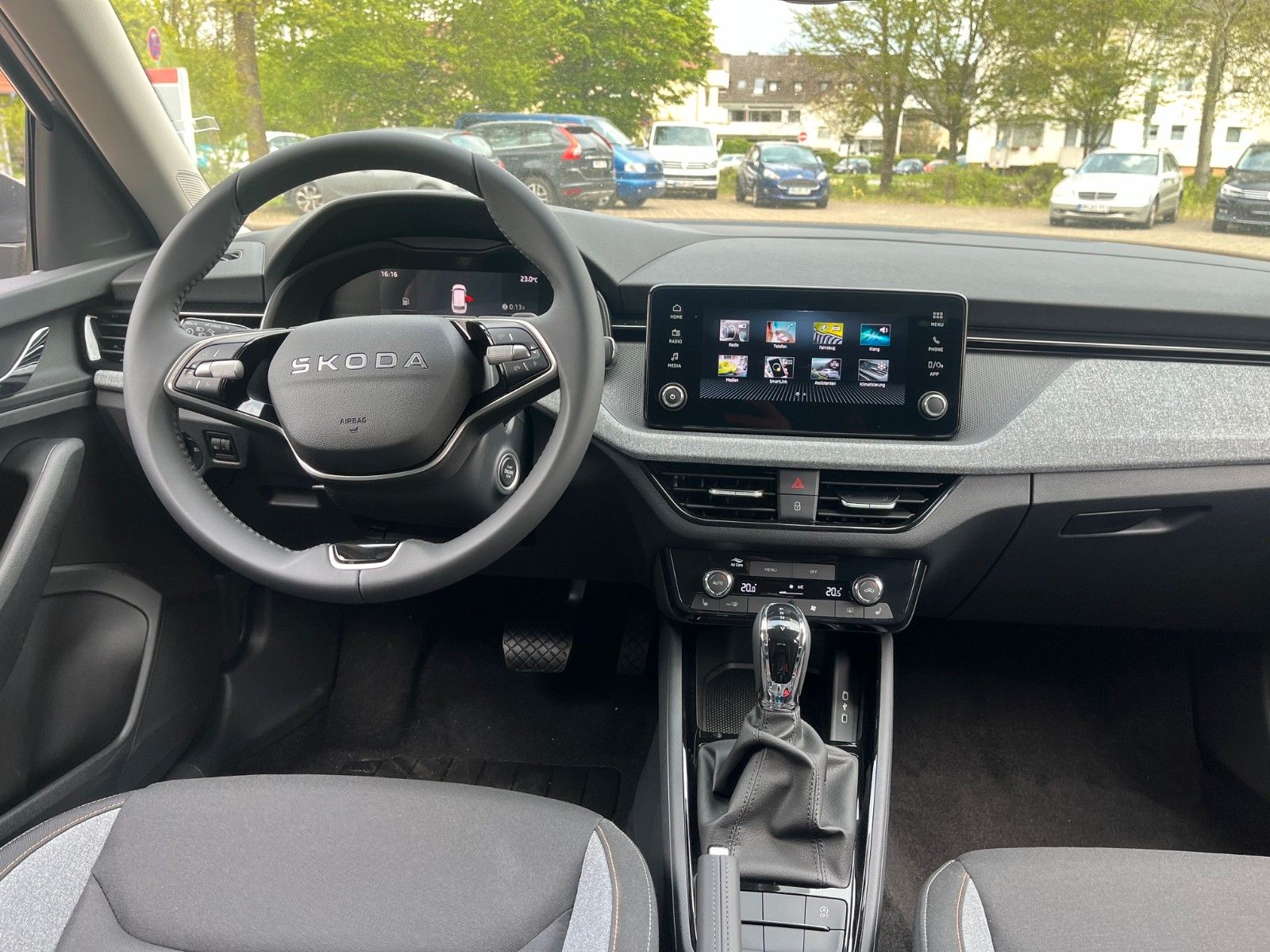Fahrzeugabbildung SKODA Kamiq 130 Jahre Edition +AHK/CarPlay+