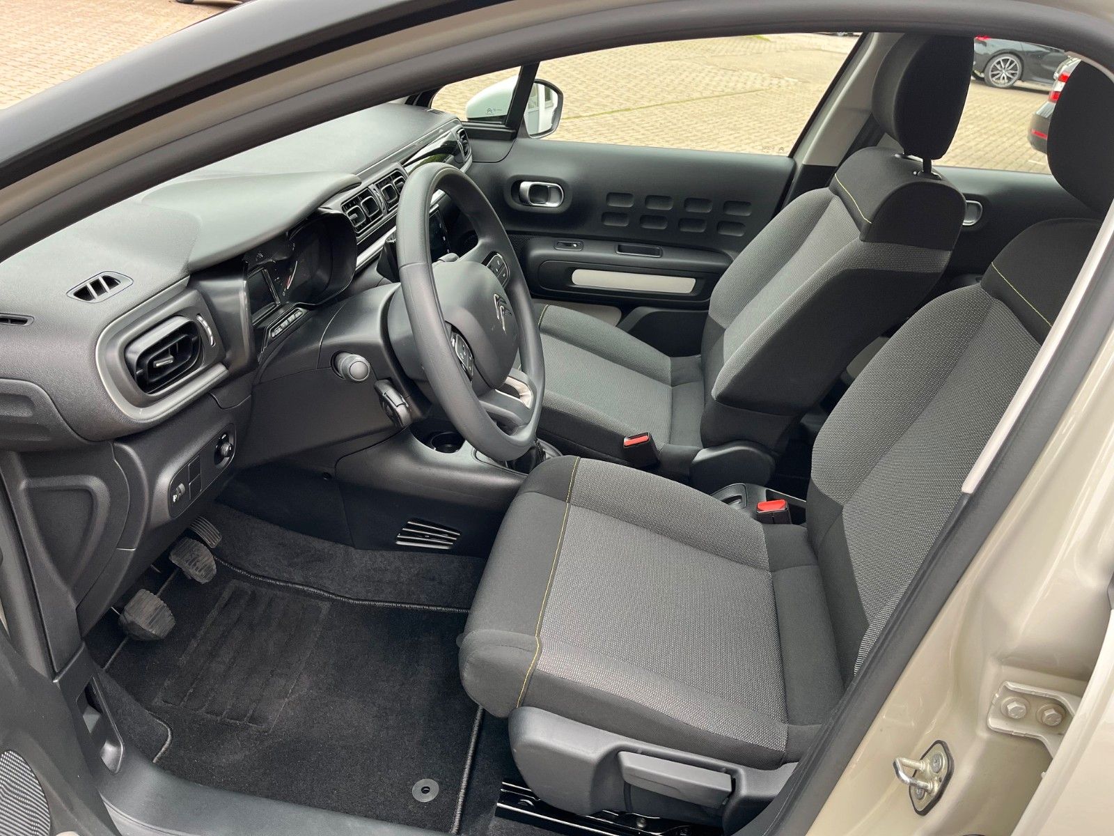 Fahrzeugabbildung Citroën C3 YOU +LED/NAVI+