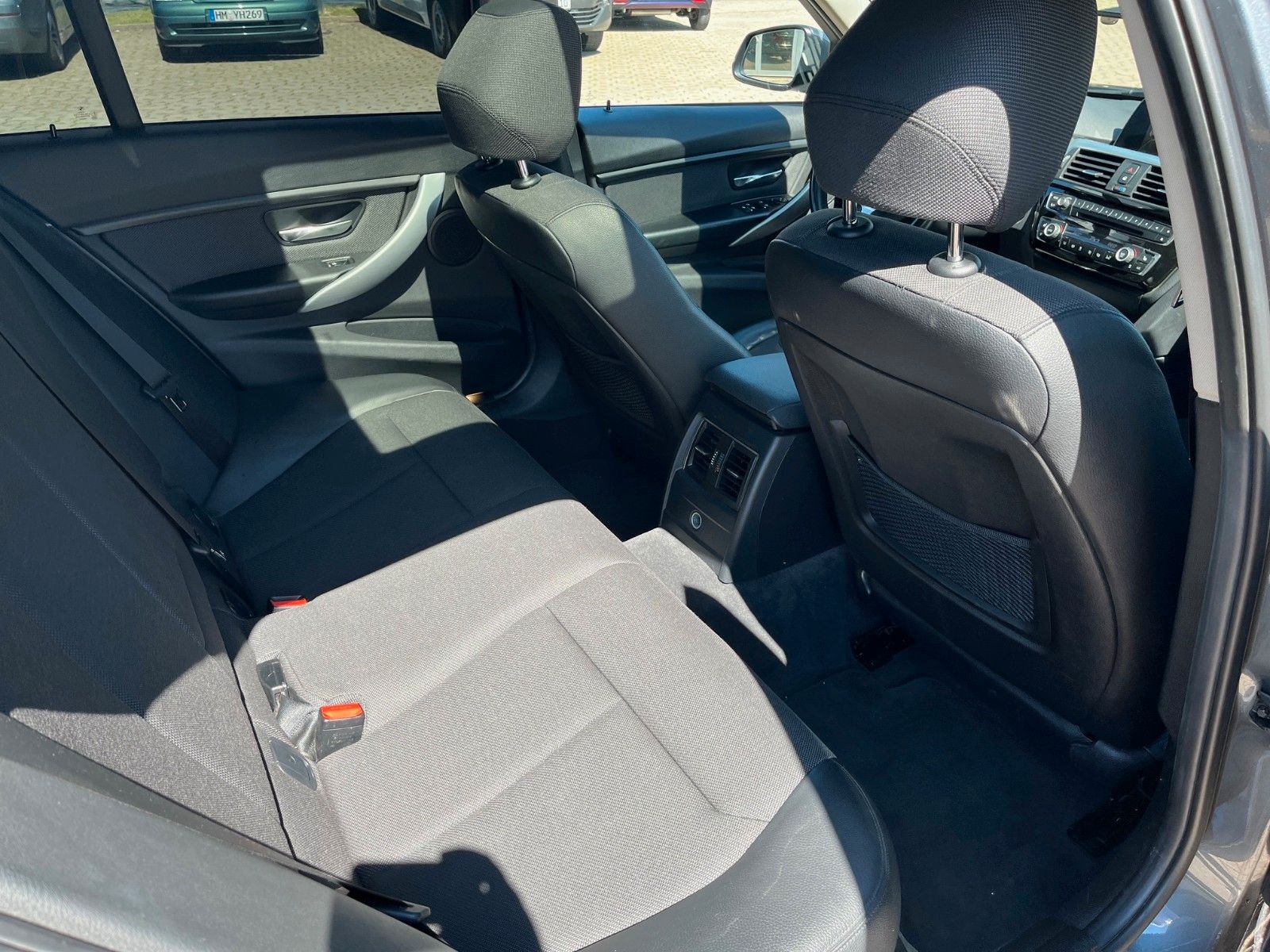 Fahrzeugabbildung BMW 3er Touring  320 d +LED/Navi/Panorama/M-Lenkrad+