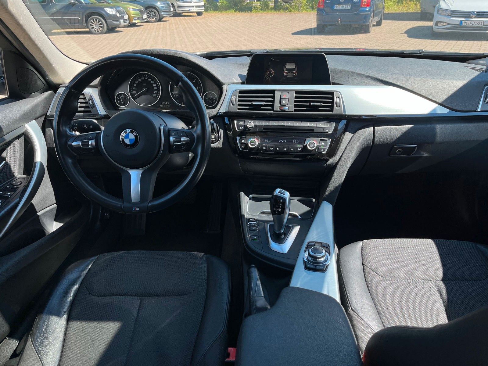 Fahrzeugabbildung BMW 3er Touring  320 d +LED/Navi/Panorama/M-Lenkrad+