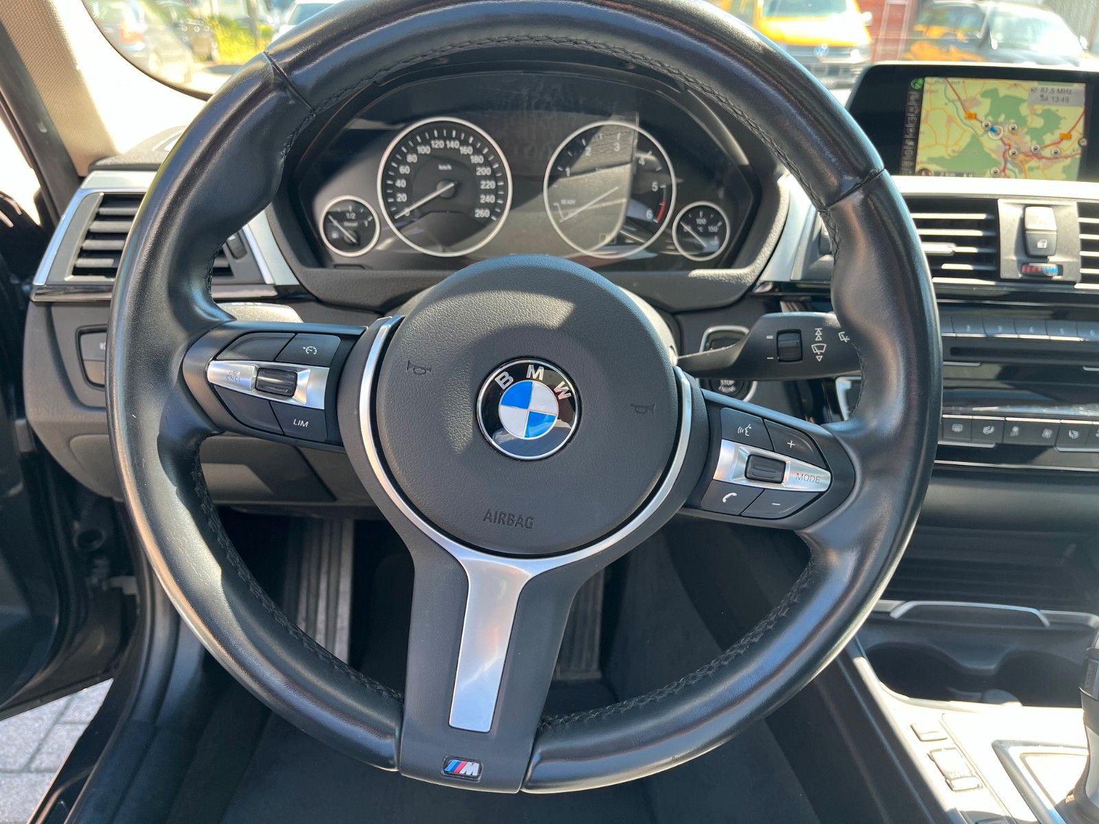 Fahrzeugabbildung BMW 3er Touring  320 d +LED/Navi/Panorama/M-Lenkrad+