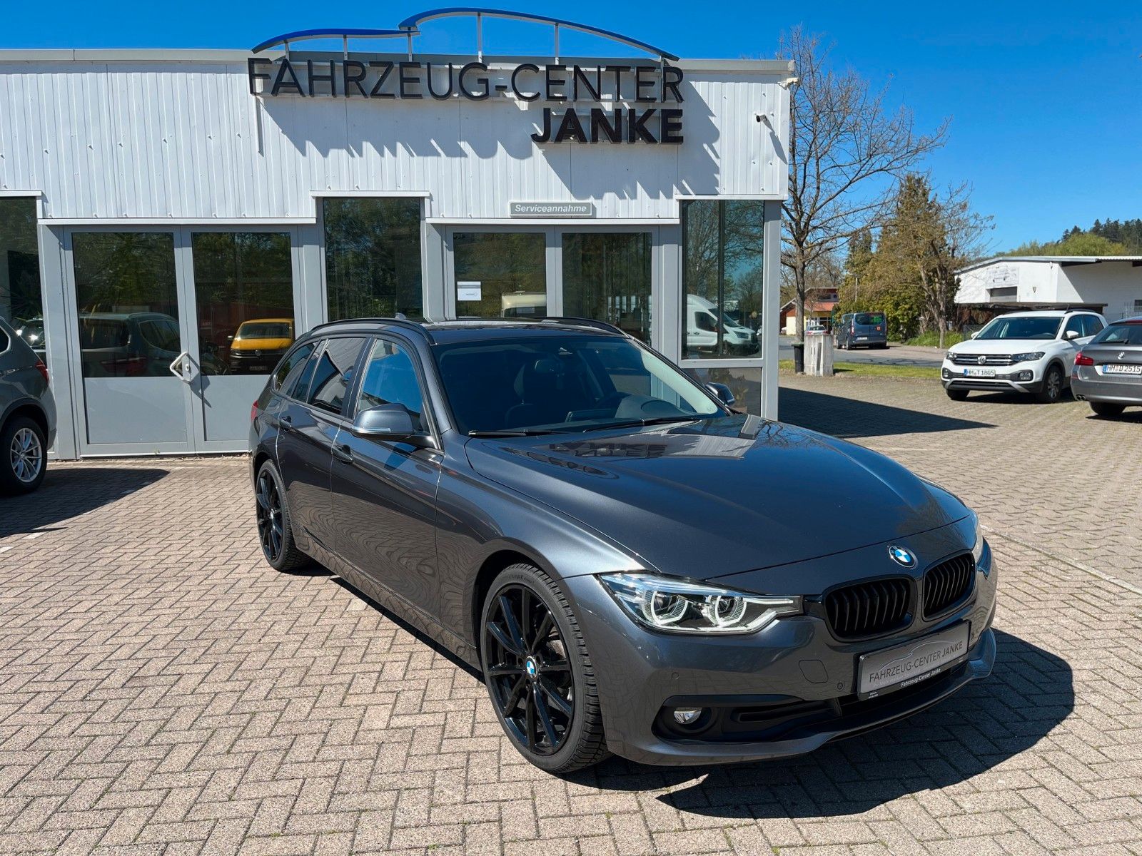 Fahrzeugabbildung BMW 3er Touring  320 d +LED/Navi/Panorama/M-Lenkrad+