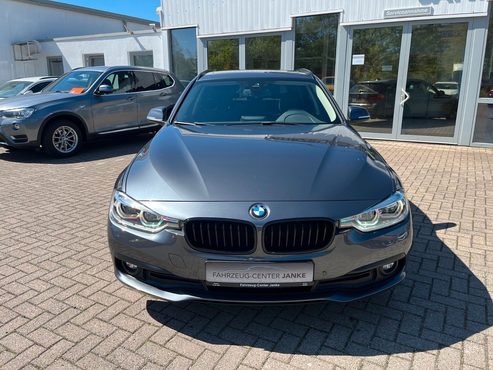 Fahrzeugabbildung BMW 3er Touring  320 d +LED/Navi/Panorama/M-Lenkrad+