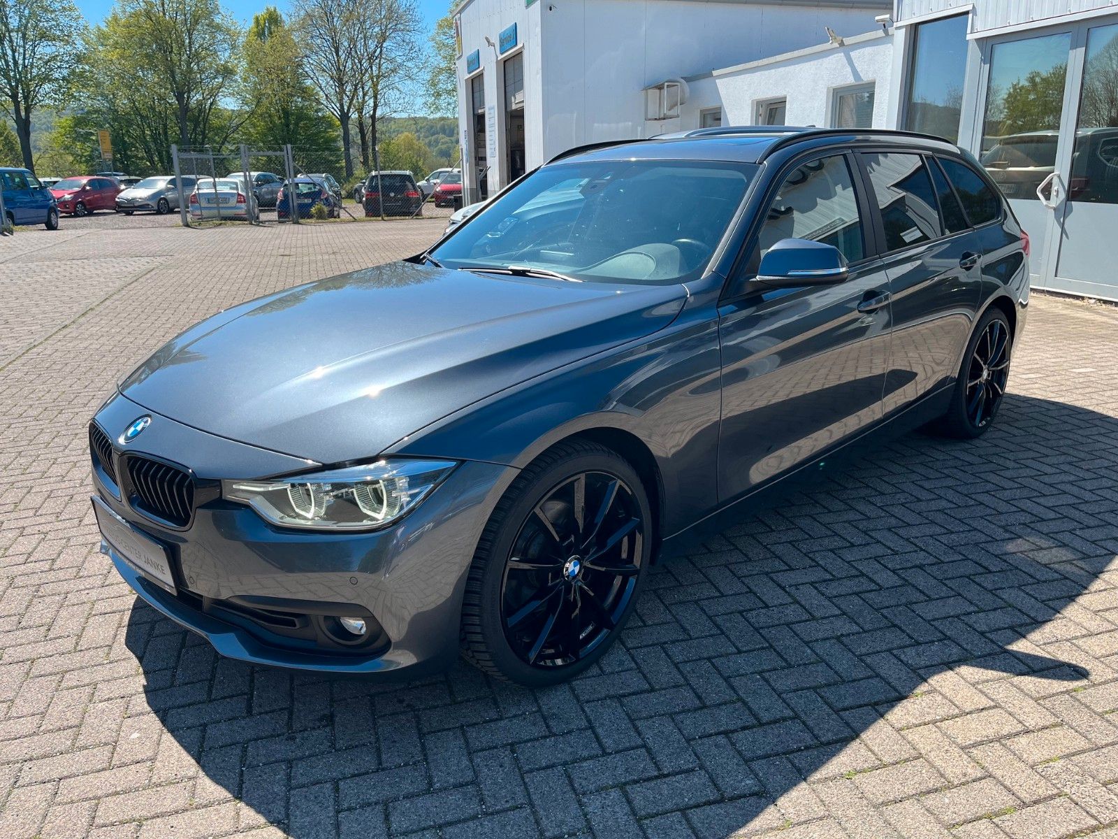 Fahrzeugabbildung BMW 3er Touring  320 d +LED/Navi/Panorama/M-Lenkrad+