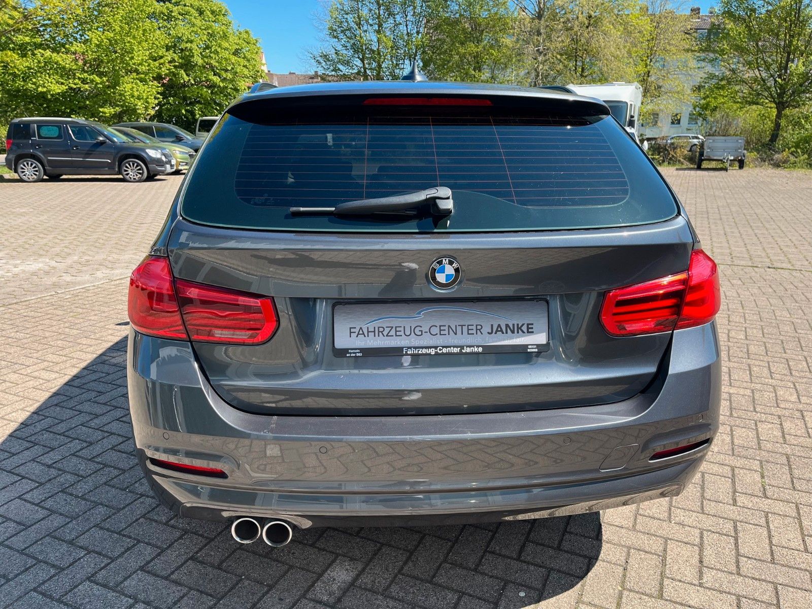 Fahrzeugabbildung BMW 3er Touring  320 d +LED/Navi/Panorama/M-Lenkrad+