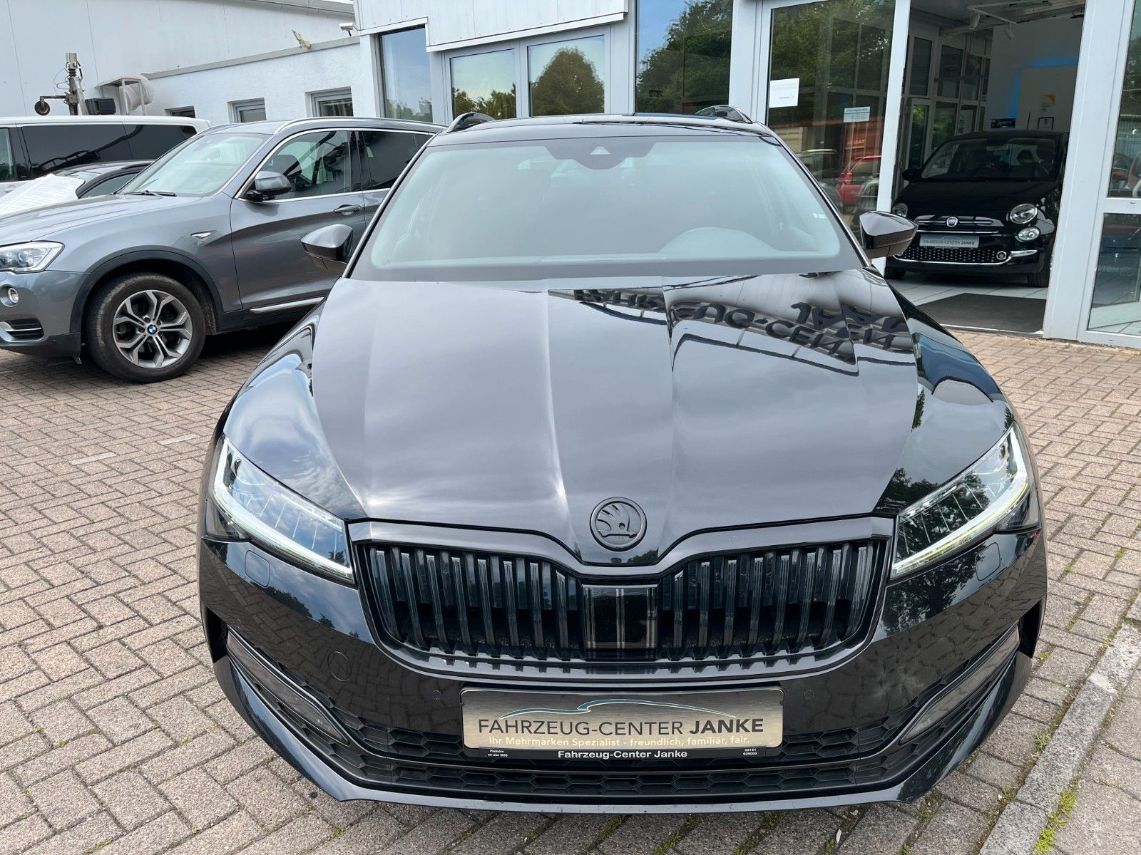 Fahrzeugabbildung SKODA Superb Combi Sportline 4x4 +Standheizung/AHK+