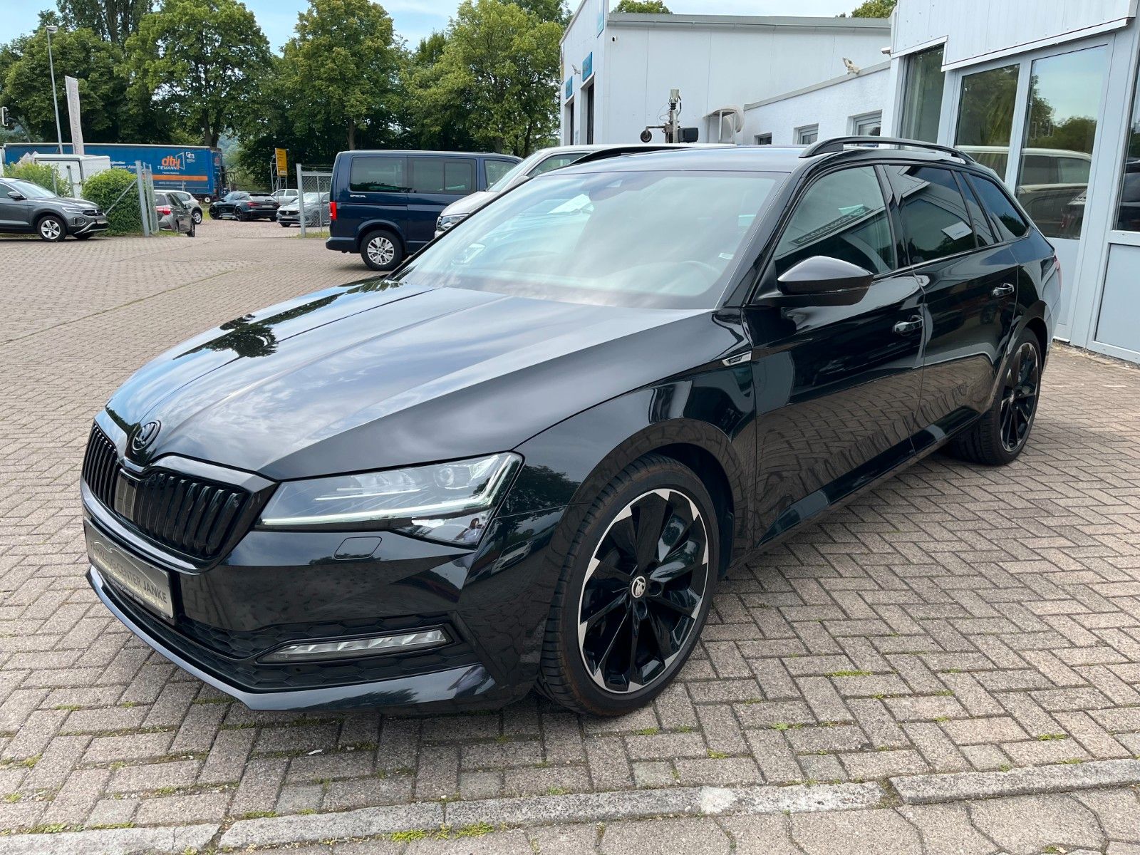 Fahrzeugabbildung SKODA Superb Combi Sportline 4x4 +Standheizung/AHK+