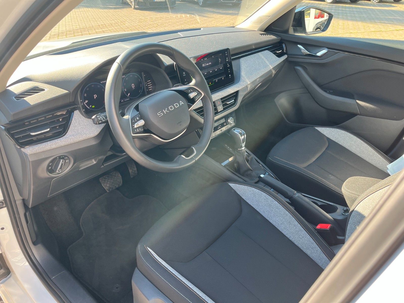 Fahrzeugabbildung SKODA Kamiq Tour +NAVI/Kamera/Winter+