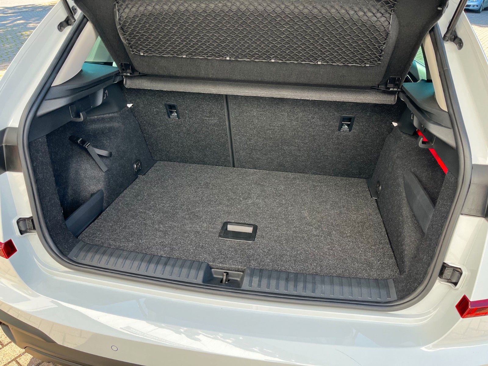 Fahrzeugabbildung SKODA Kamiq Tour +NAVI/Kamera/Winter+