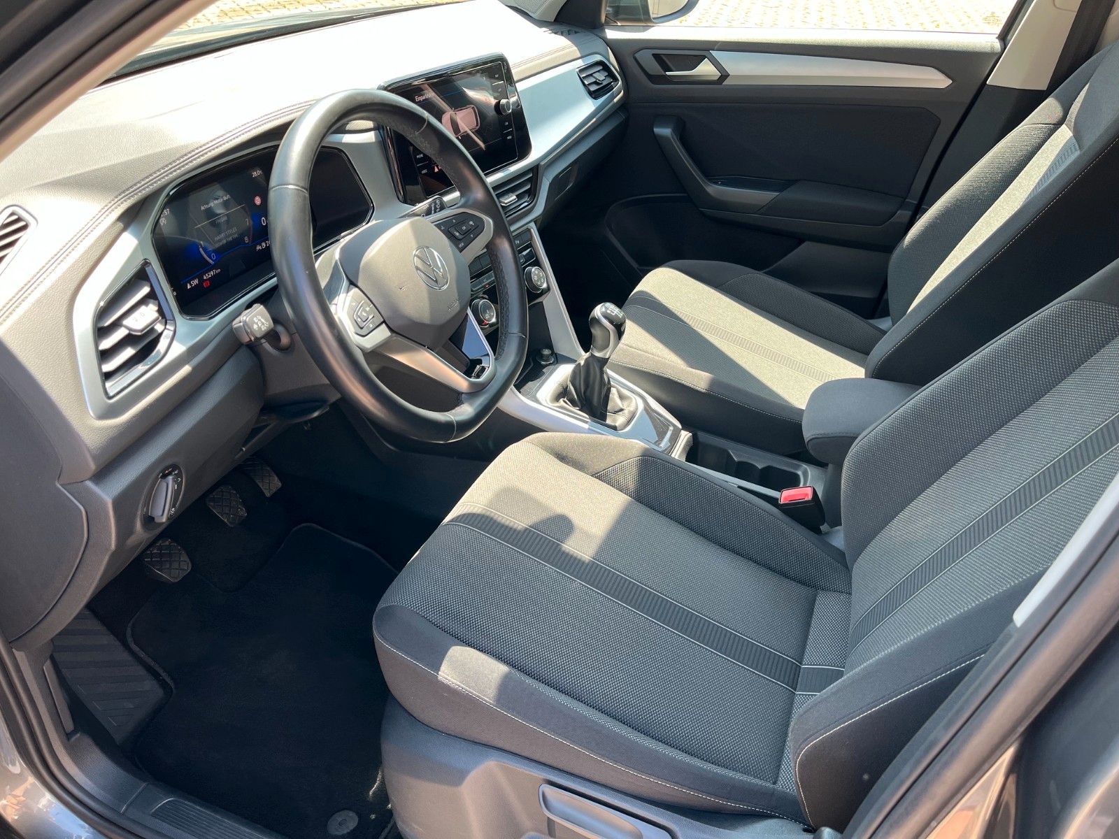 Fahrzeugabbildung Volkswagen T-Roc Life +NAVI/Park/LED+