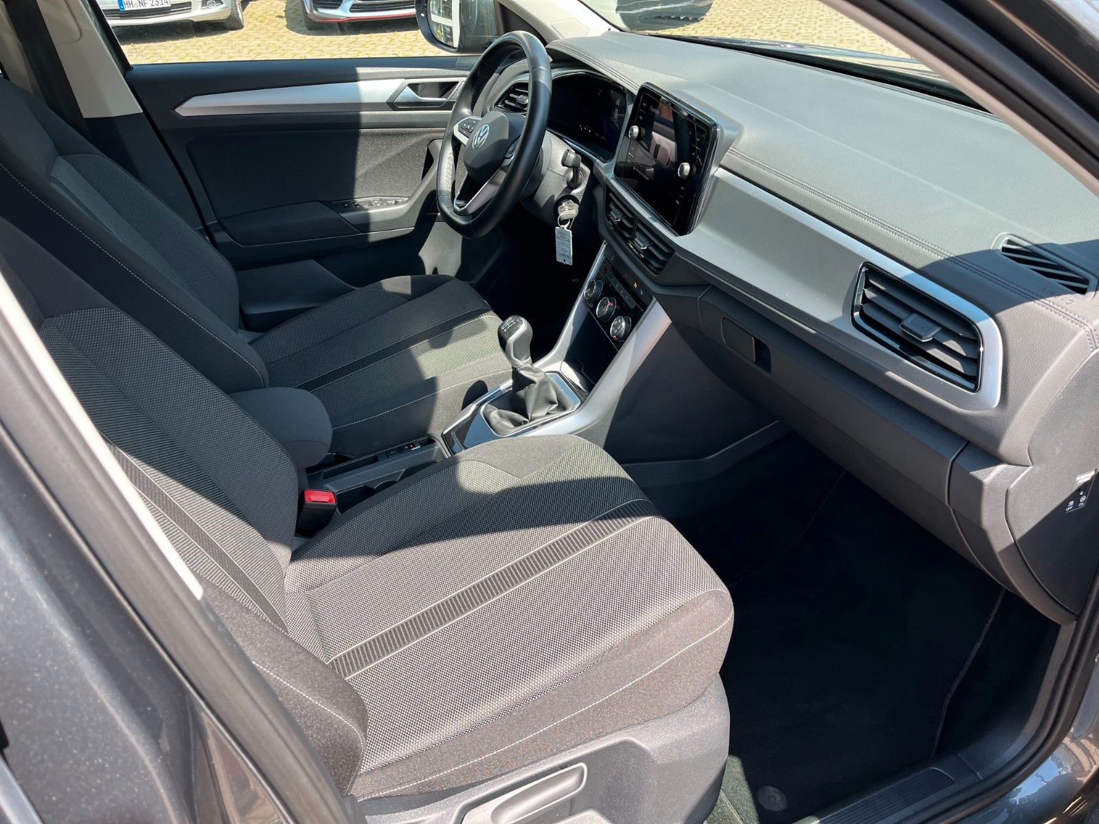 Fahrzeugabbildung Volkswagen T-Roc Life +NAVI/Park/LED+