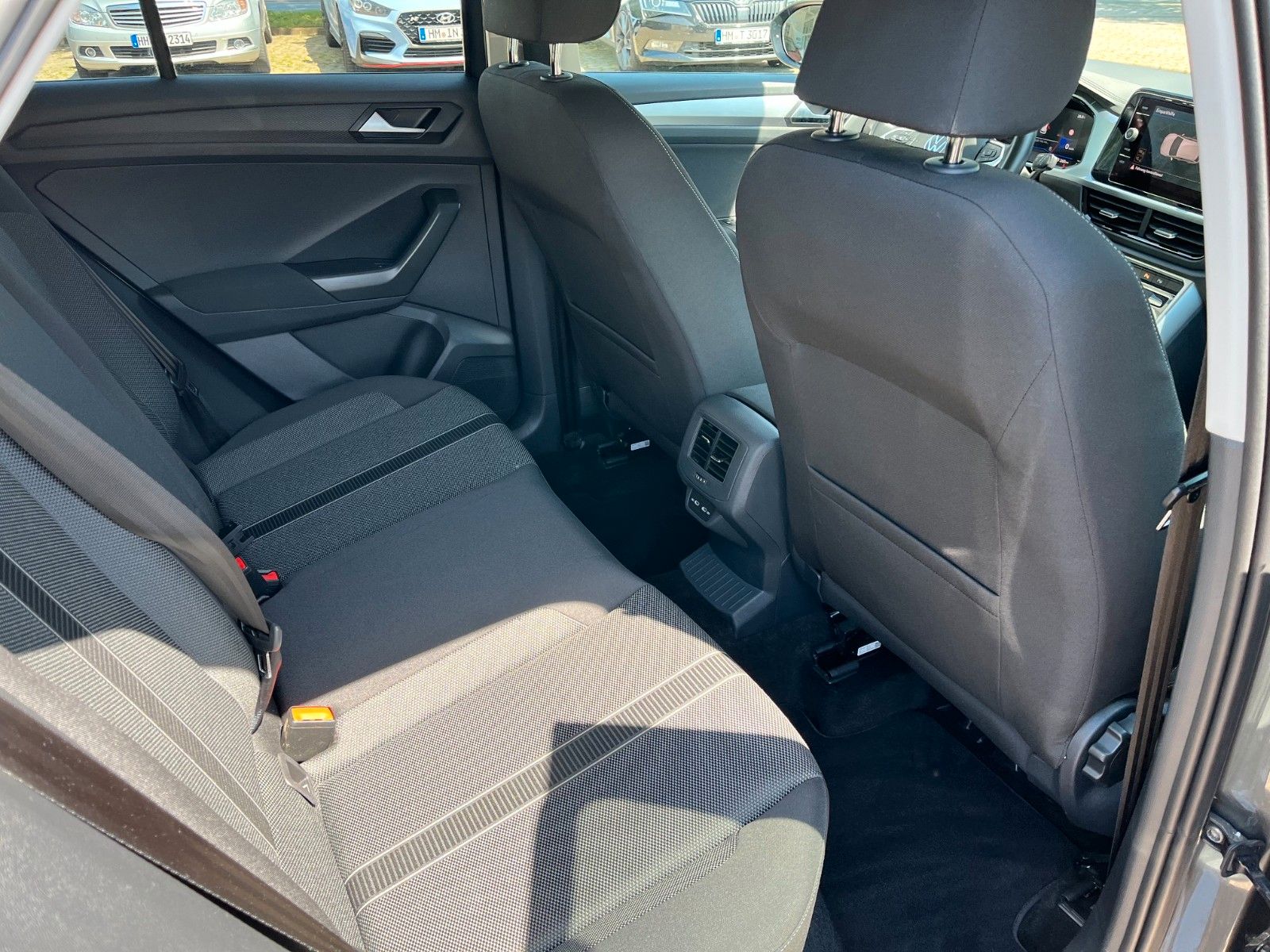 Fahrzeugabbildung Volkswagen T-Roc Life +NAVI/Park/LED+