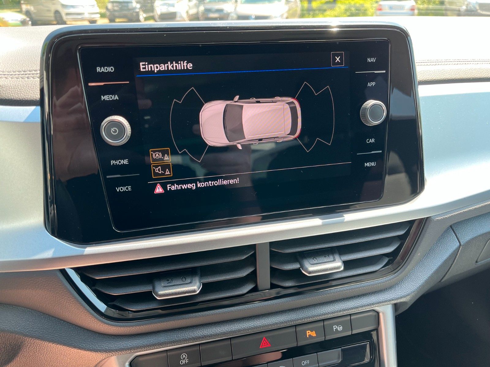 Fahrzeugabbildung Volkswagen T-Roc Life +NAVI/Park/LED+