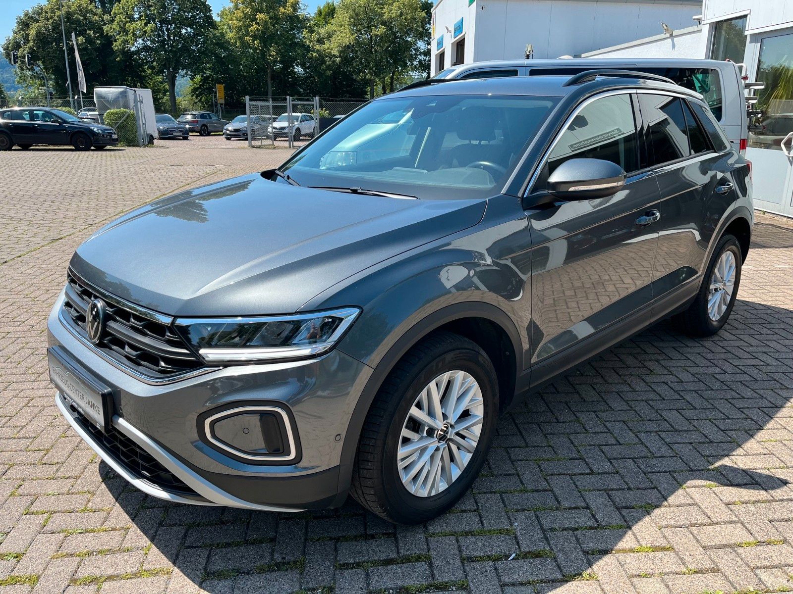 Fahrzeugabbildung Volkswagen T-Roc Life +NAVI/Park/LED+