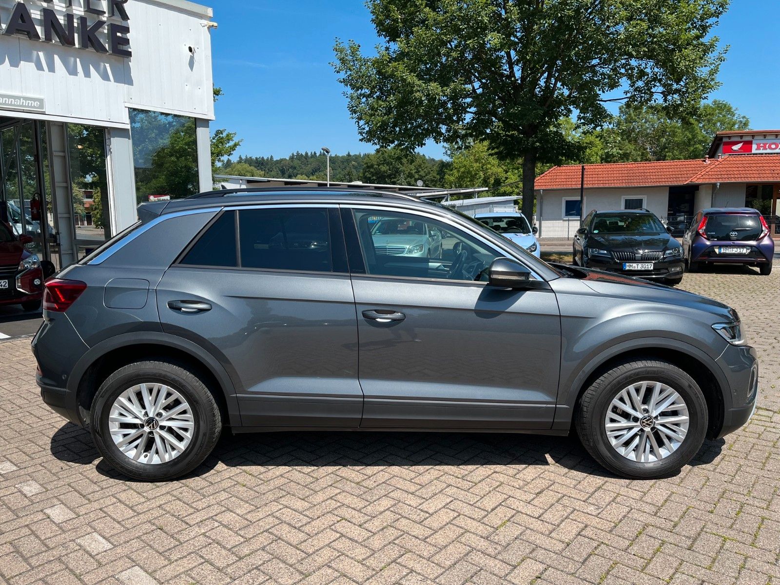 Fahrzeugabbildung Volkswagen T-Roc Life +NAVI/Park/LED+