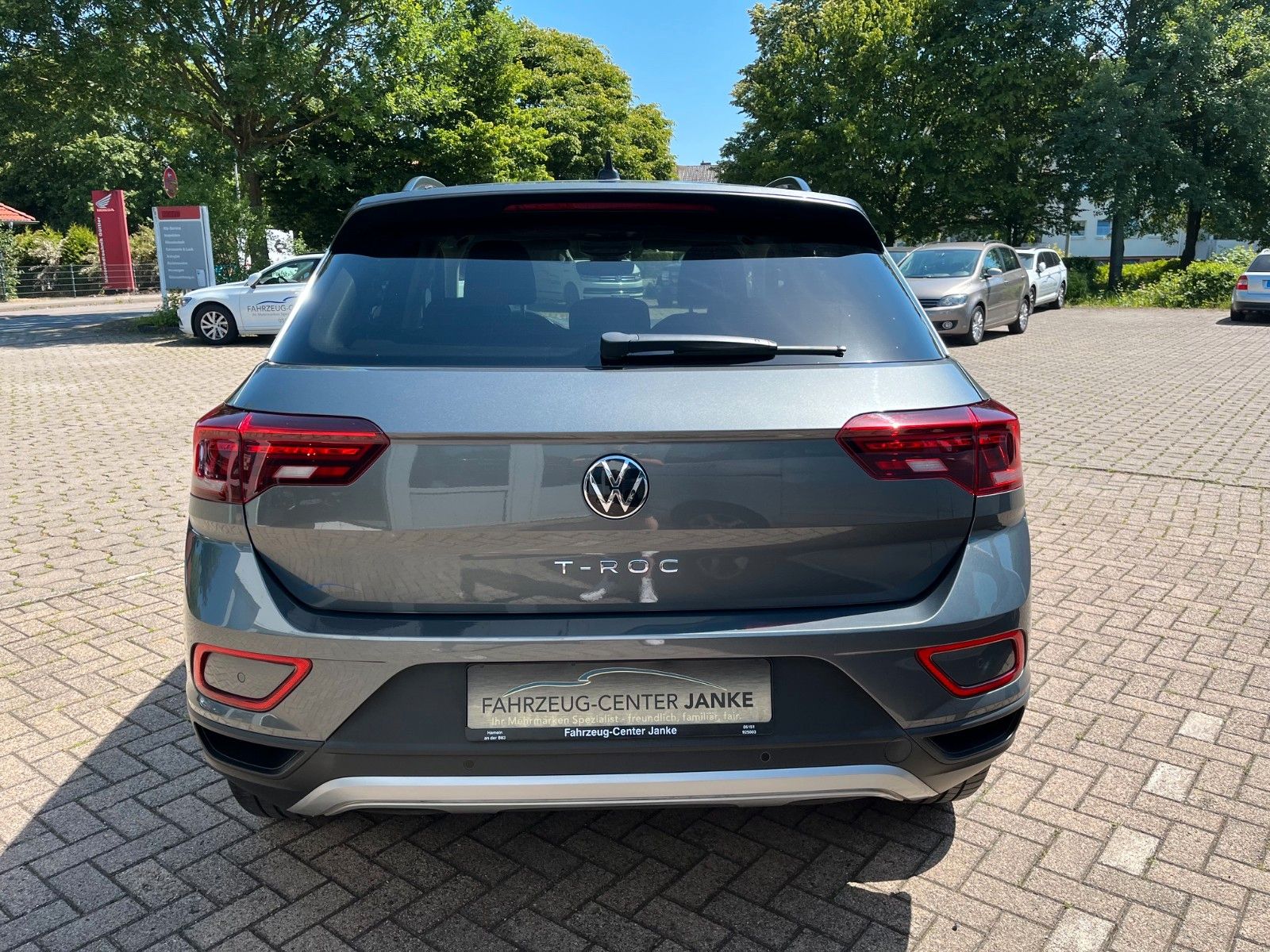 Fahrzeugabbildung Volkswagen T-Roc Life +NAVI/Park/LED+