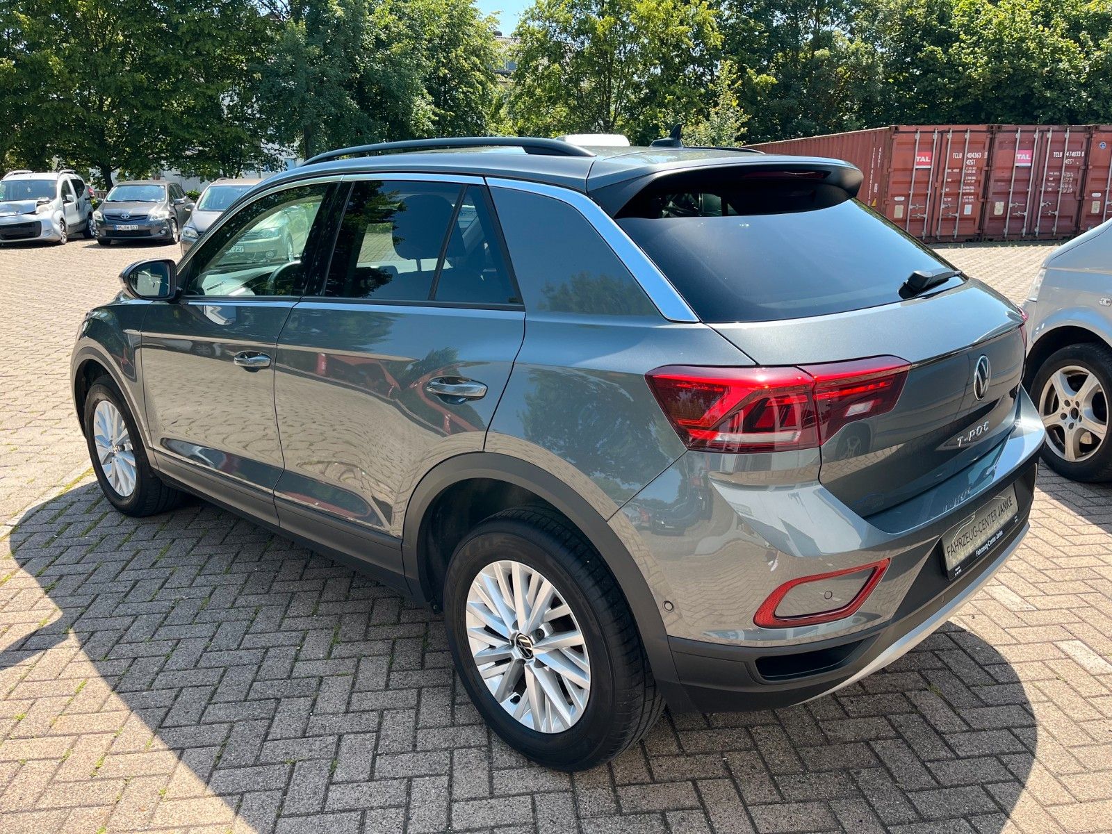 Fahrzeugabbildung Volkswagen T-Roc Life +NAVI/Park/LED+