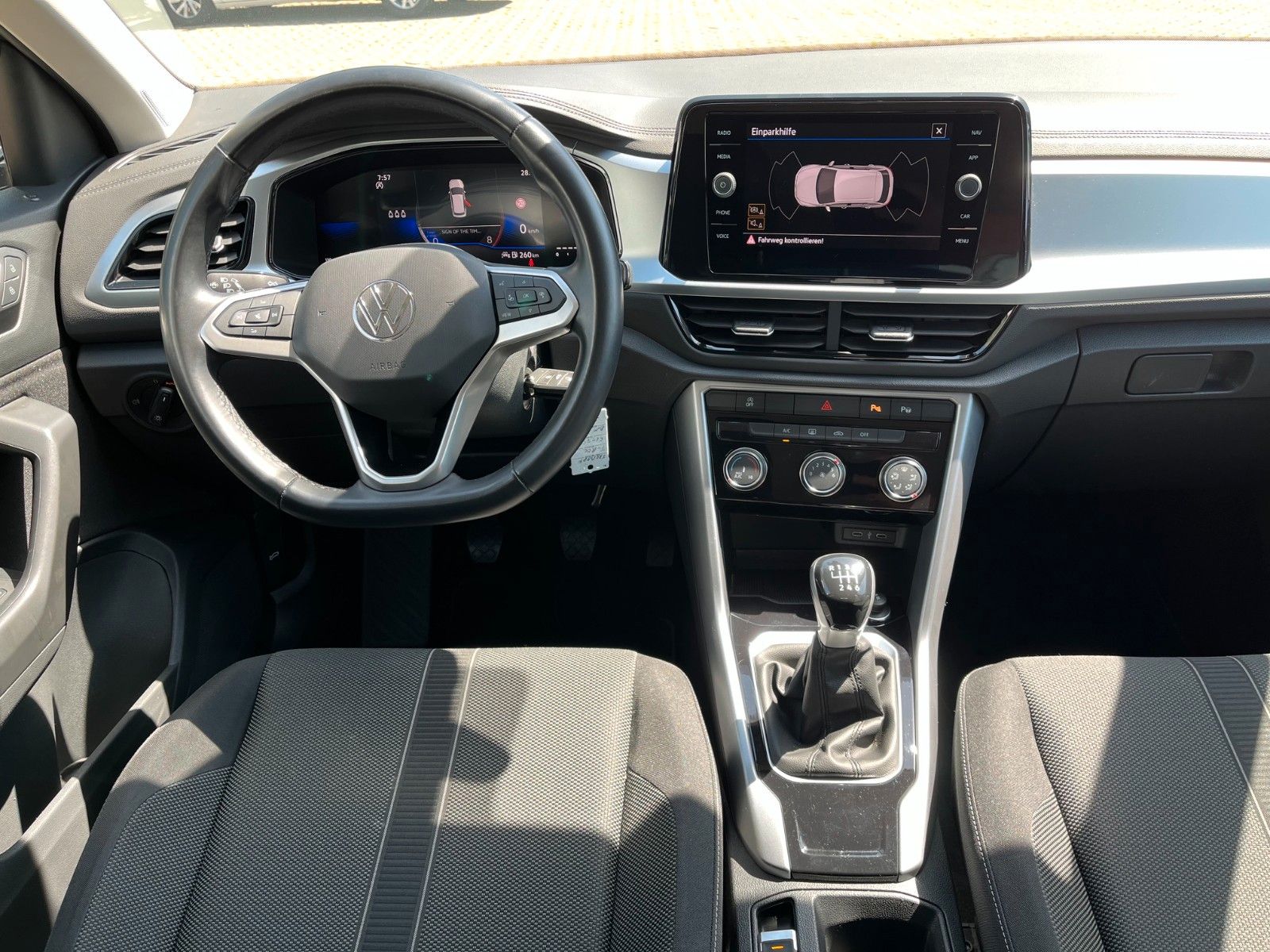 Fahrzeugabbildung Volkswagen T-Roc Life +NAVI/Park/LED+