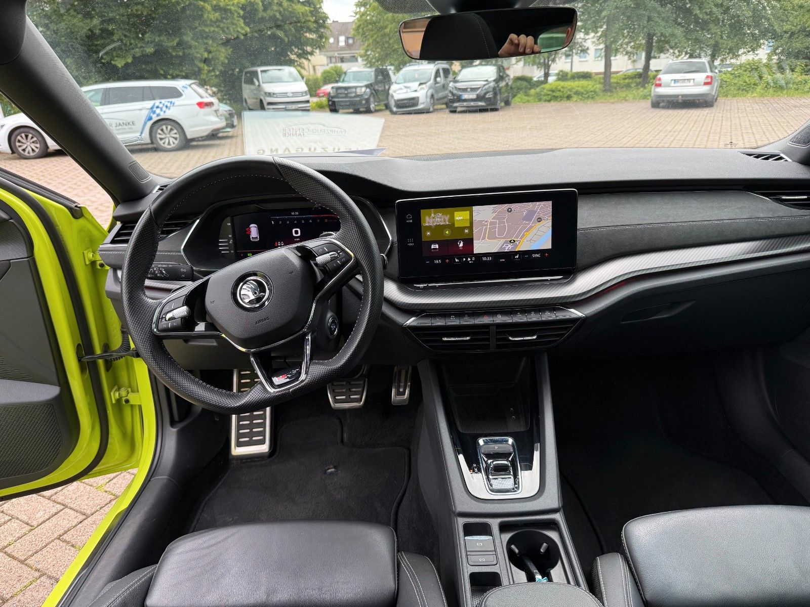 Fahrzeugabbildung SKODA Octavia CombiRS Headup,Dsg,Pano,LED,Massage F+BF