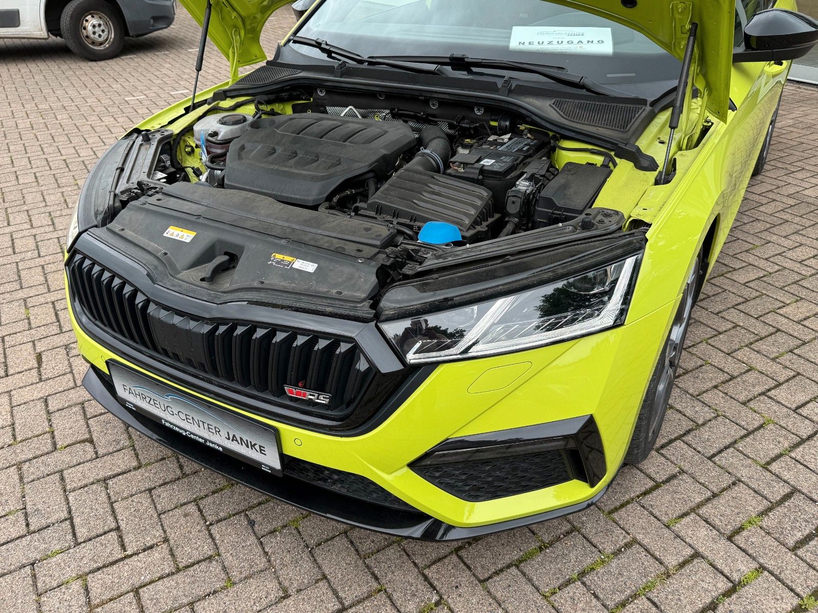 Fahrzeugabbildung SKODA Octavia CombiRS Headup,Dsg,Pano,LED,Massage F+BF