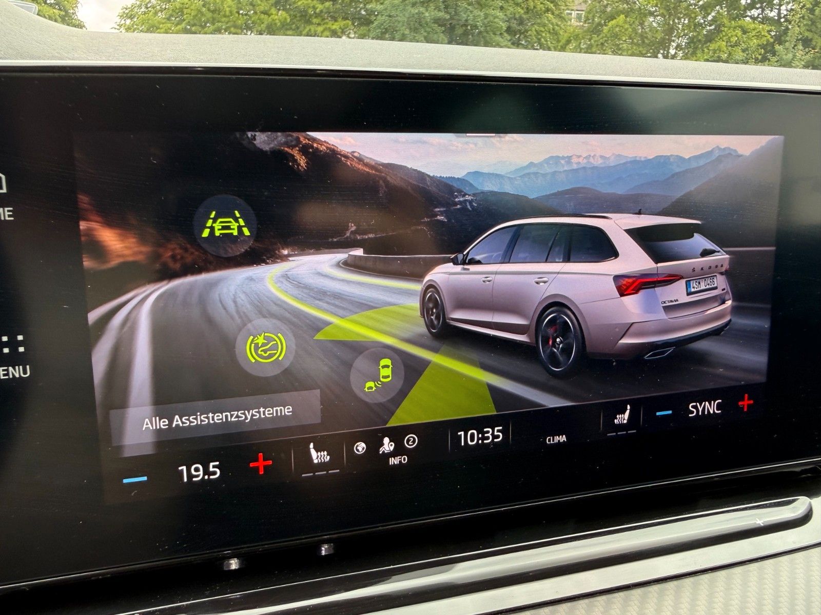 Fahrzeugabbildung SKODA Octavia CombiRS Headup,Dsg,Pano,LED,Massage F+BF