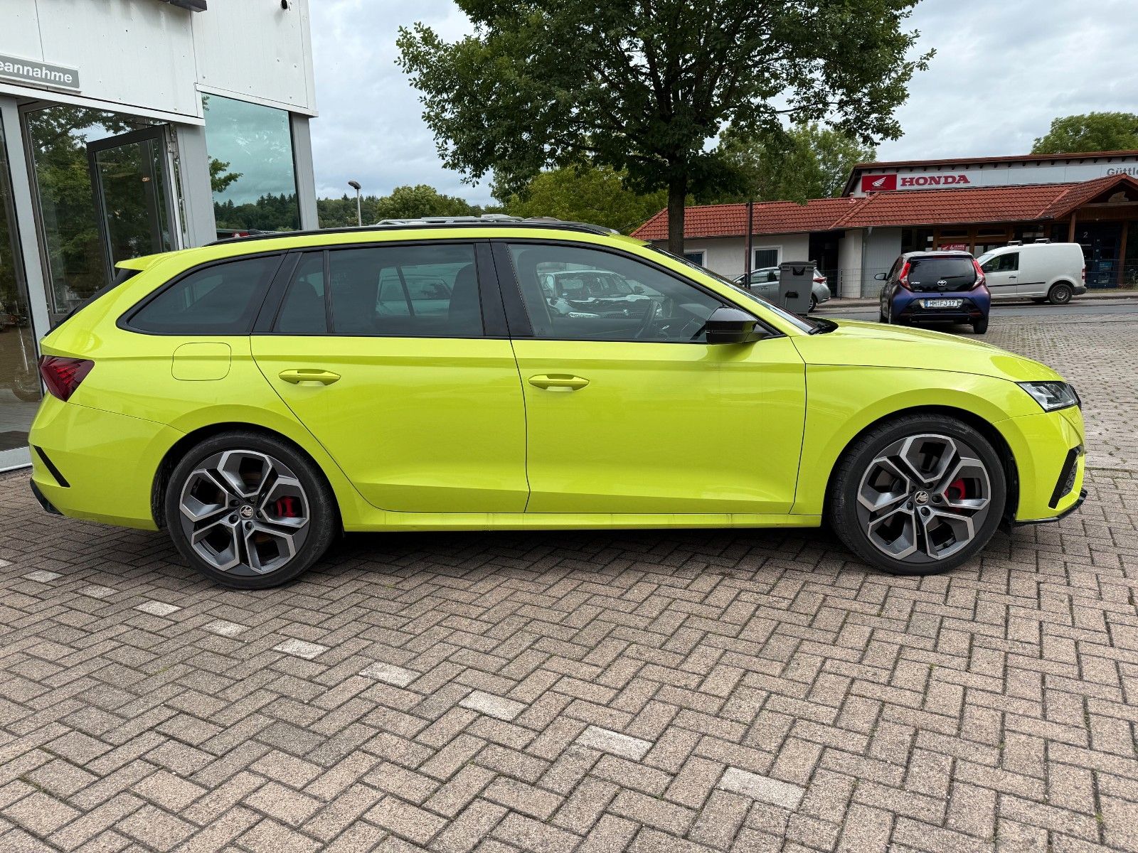 Fahrzeugabbildung SKODA Octavia CombiRS Headup,Dsg,Pano,LED,Massage F+BF