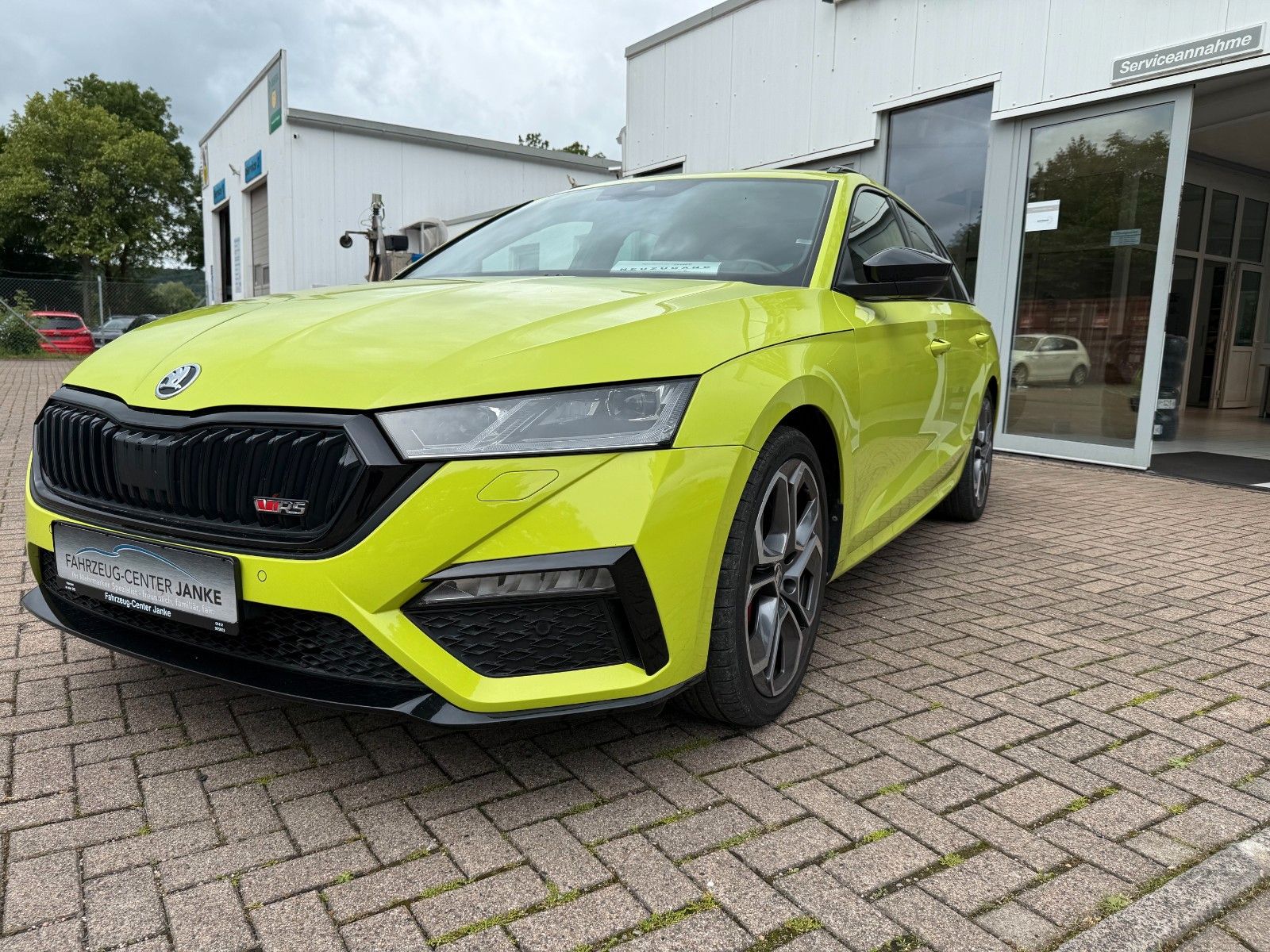 Fahrzeugabbildung SKODA Octavia CombiRS Headup,Dsg,Pano,LED,Massage F+BF