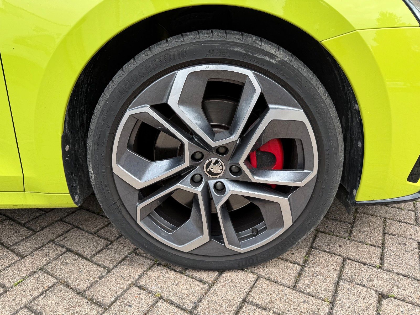 Fahrzeugabbildung SKODA Octavia CombiRS Headup,Dsg,Pano,LED,Massage F+BF
