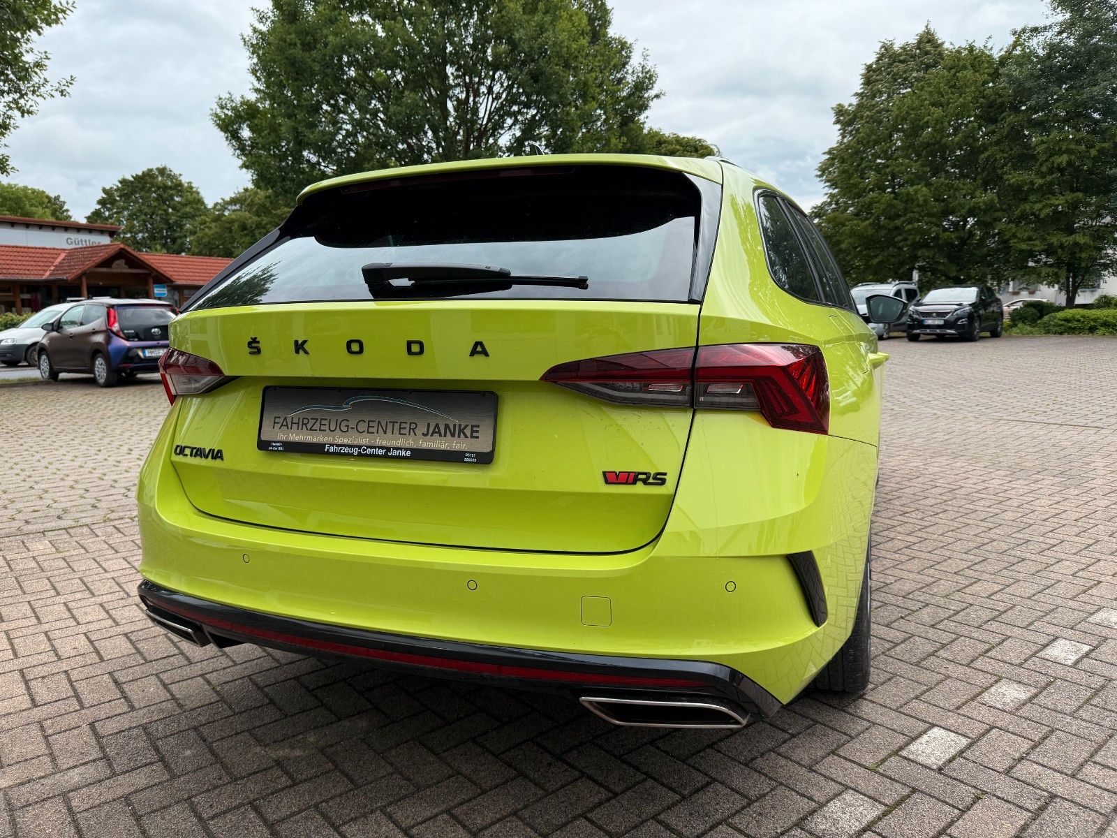 Fahrzeugabbildung SKODA Octavia CombiRS Headup,Dsg,Pano,LED,Massage F+BF