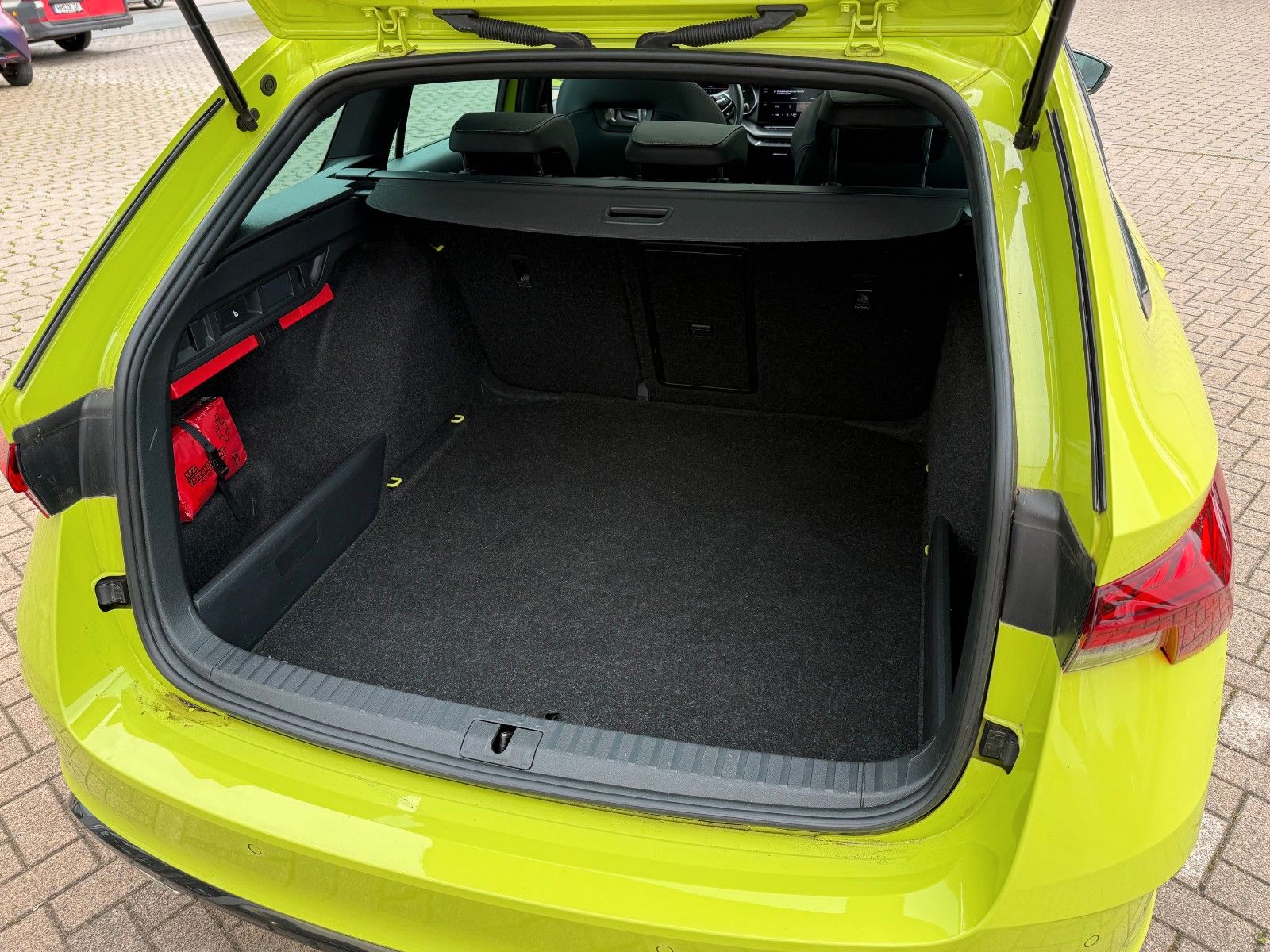 Fahrzeugabbildung SKODA Octavia CombiRS Headup,Dsg,Pano,LED,Massage F+BF