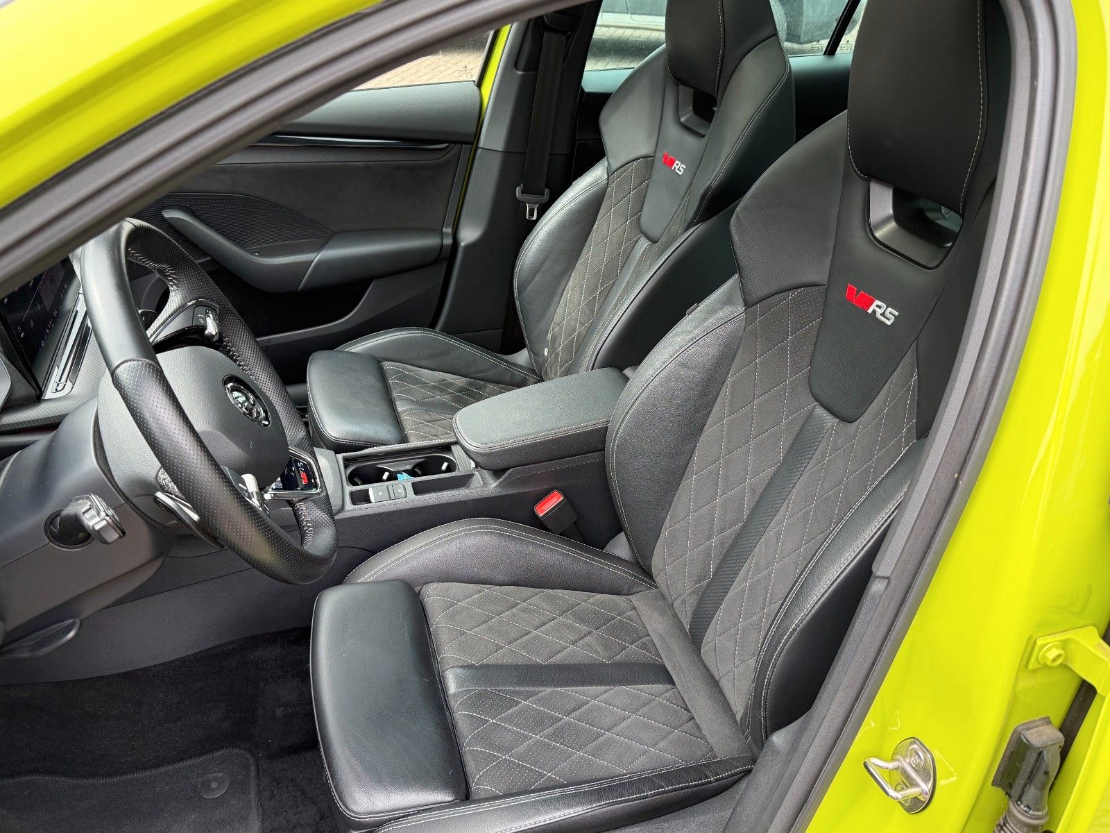 Fahrzeugabbildung SKODA Octavia CombiRS Headup,Dsg,Pano,LED,Massage F+BF