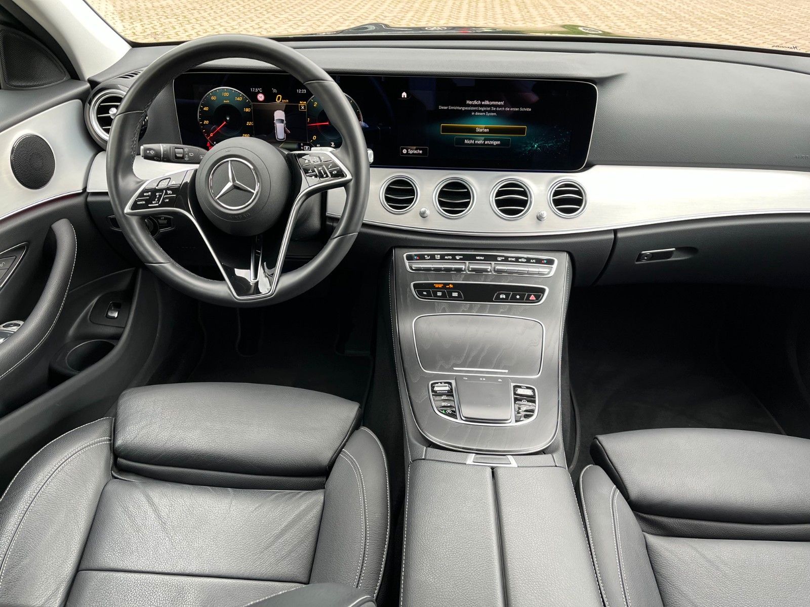 Fahrzeugabbildung Mercedes-Benz E 200 D T-Modell Avantgarde +LED/Leder/Navi+