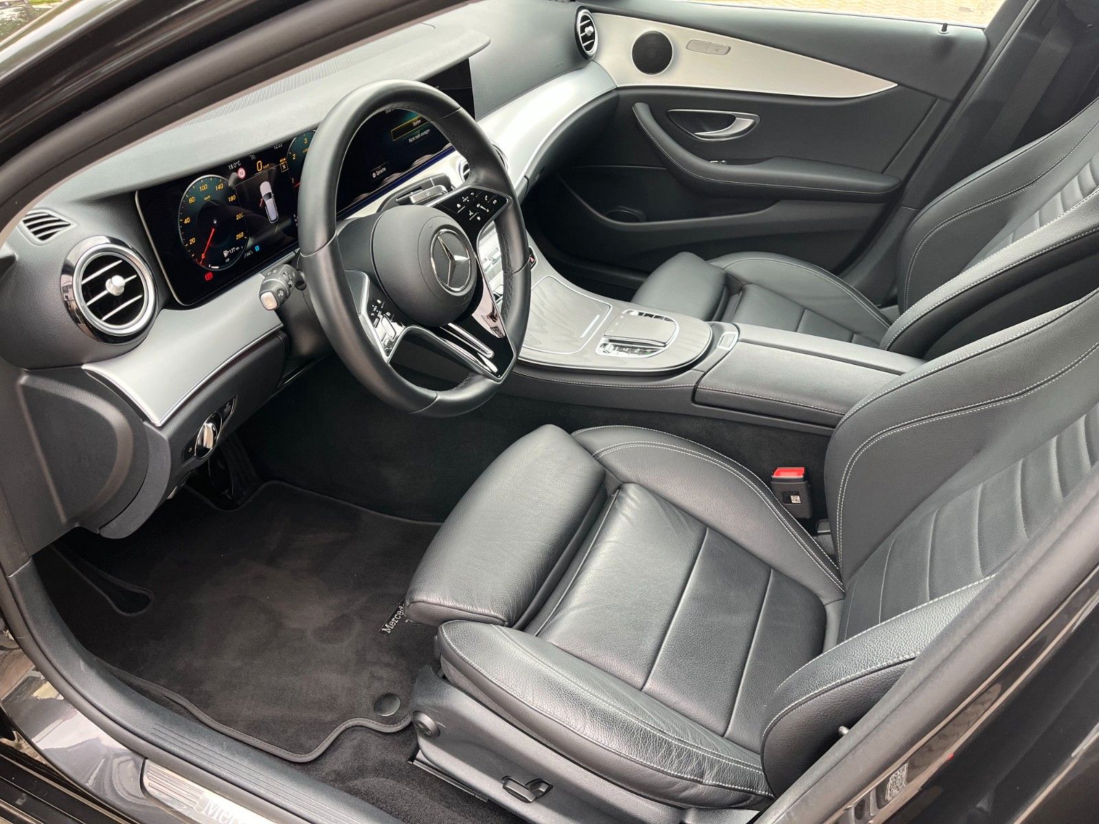 Fahrzeugabbildung Mercedes-Benz E 200 D T-Modell Avantgarde +LED/Leder/Navi+