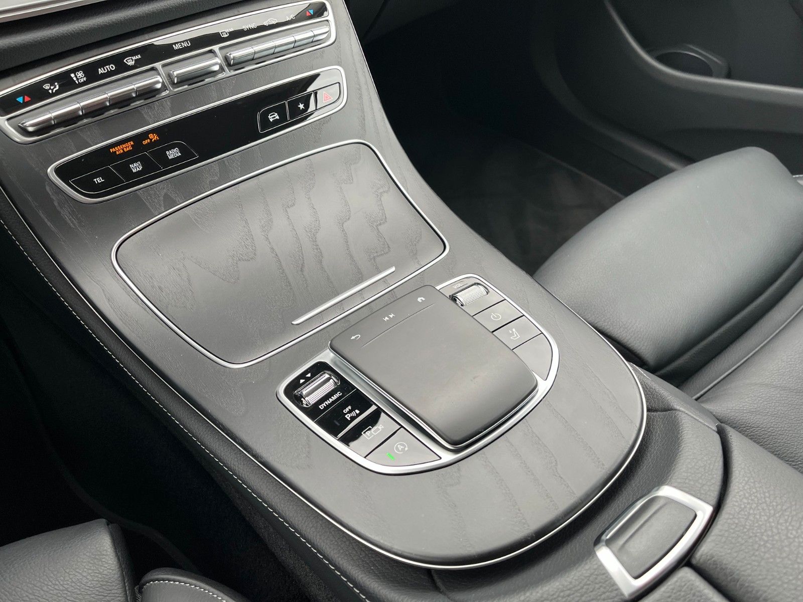 Fahrzeugabbildung Mercedes-Benz E 200 D T-Modell Avantgarde +LED/Leder/Navi+
