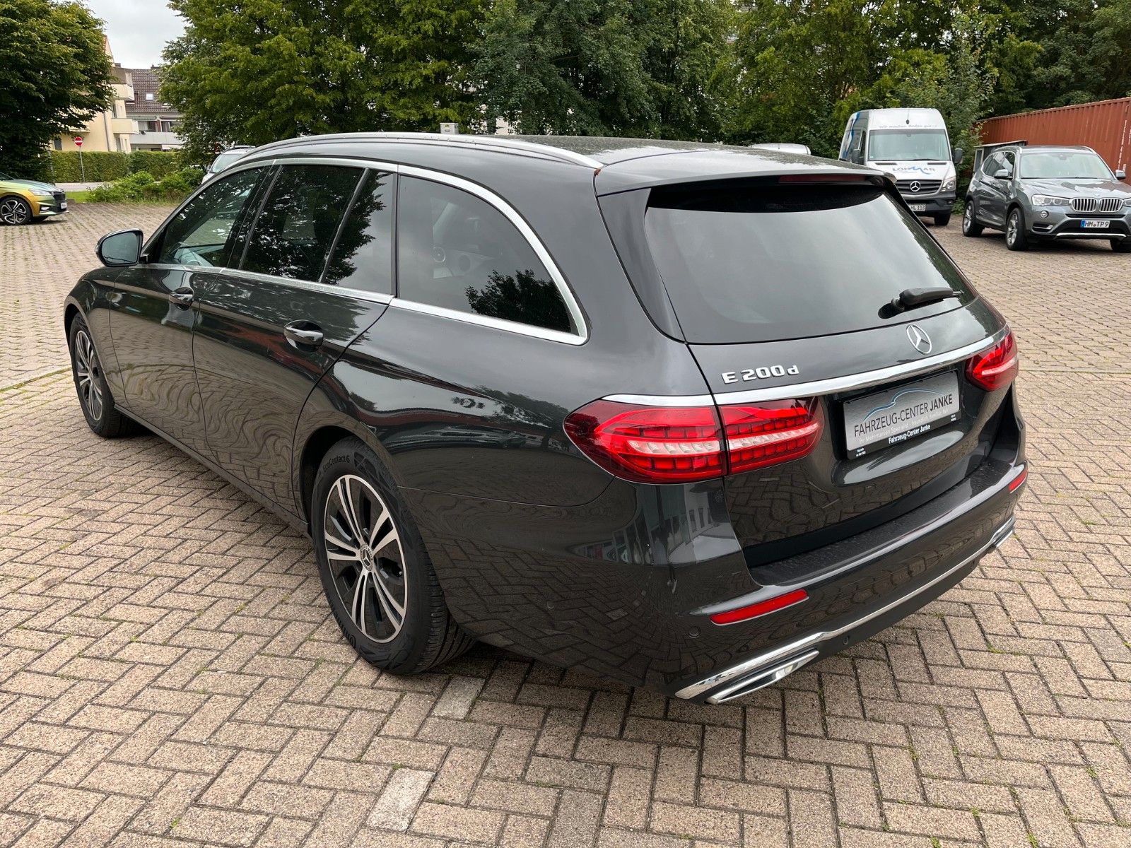 Fahrzeugabbildung Mercedes-Benz E 200 D T-Modell Avantgarde +LED/Leder/Navi+