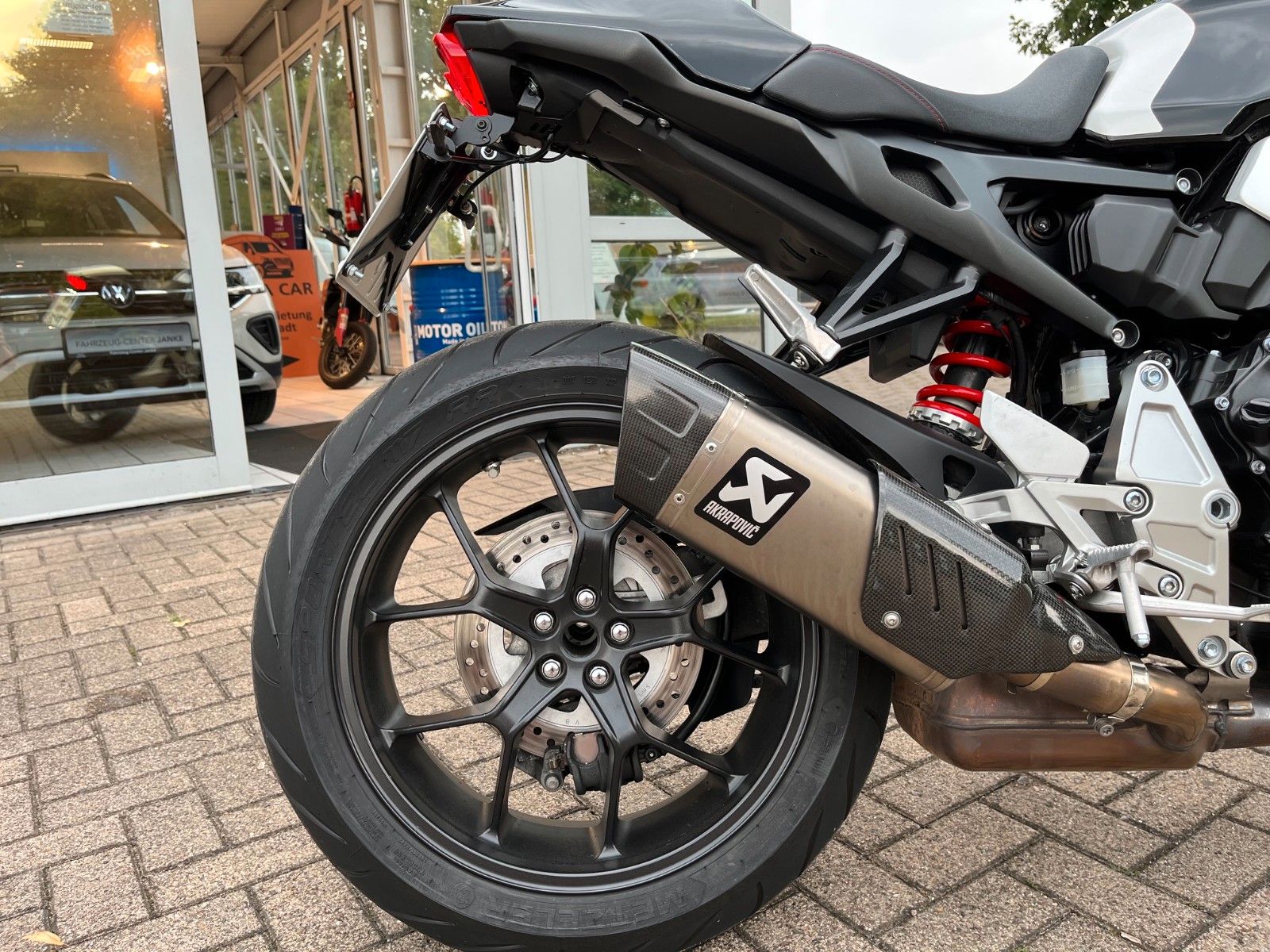 Fahrzeugabbildung Honda CB 1000 R +Akrapovic/Quickshifter+