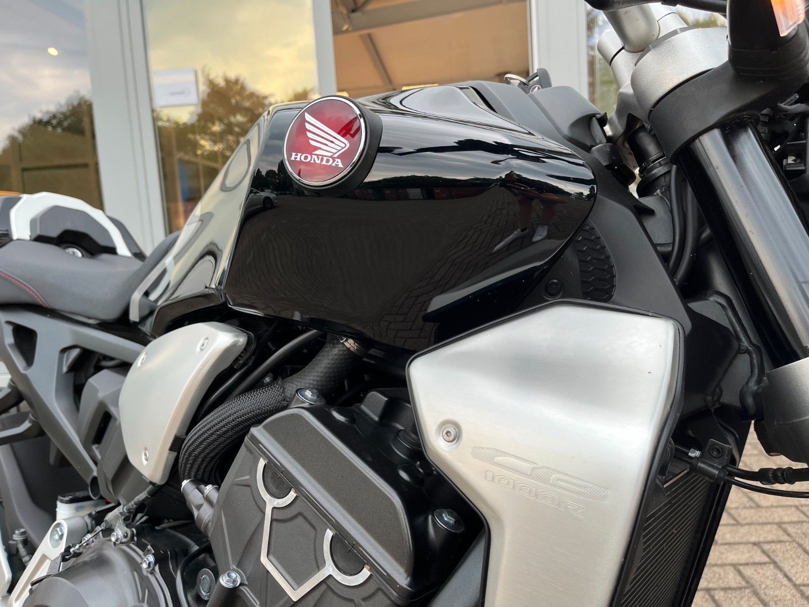 Fahrzeugabbildung Honda CB 1000 R +Akrapovic/Quickshifter+