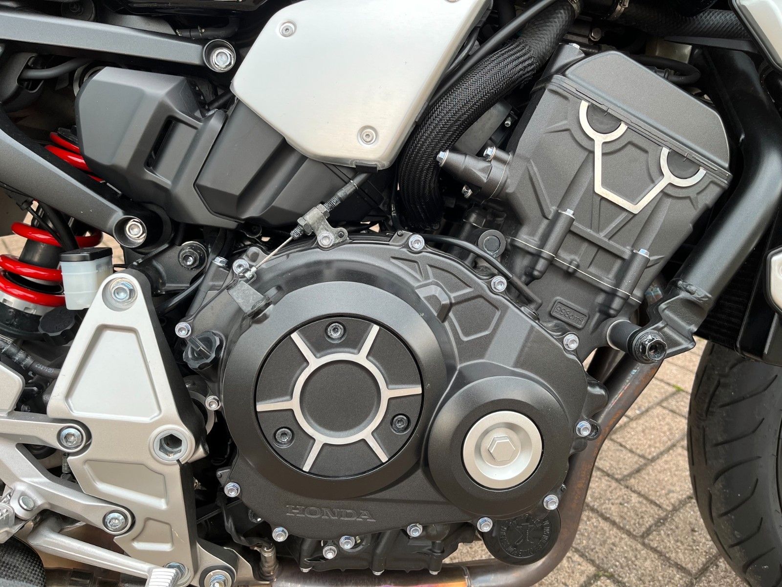 Fahrzeugabbildung Honda CB 1000 R +Akrapovic/Quickshifter+