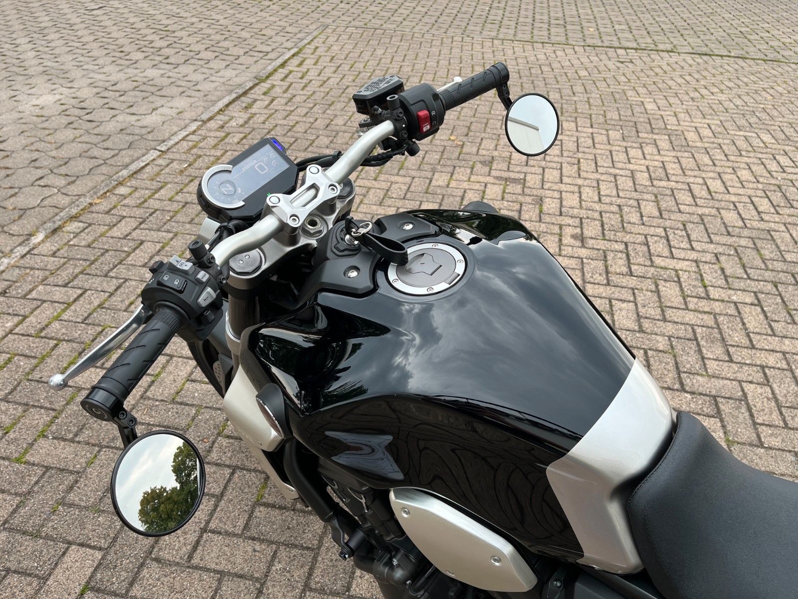 Fahrzeugabbildung Honda CB 1000 R +Akrapovic/Quickshifter+